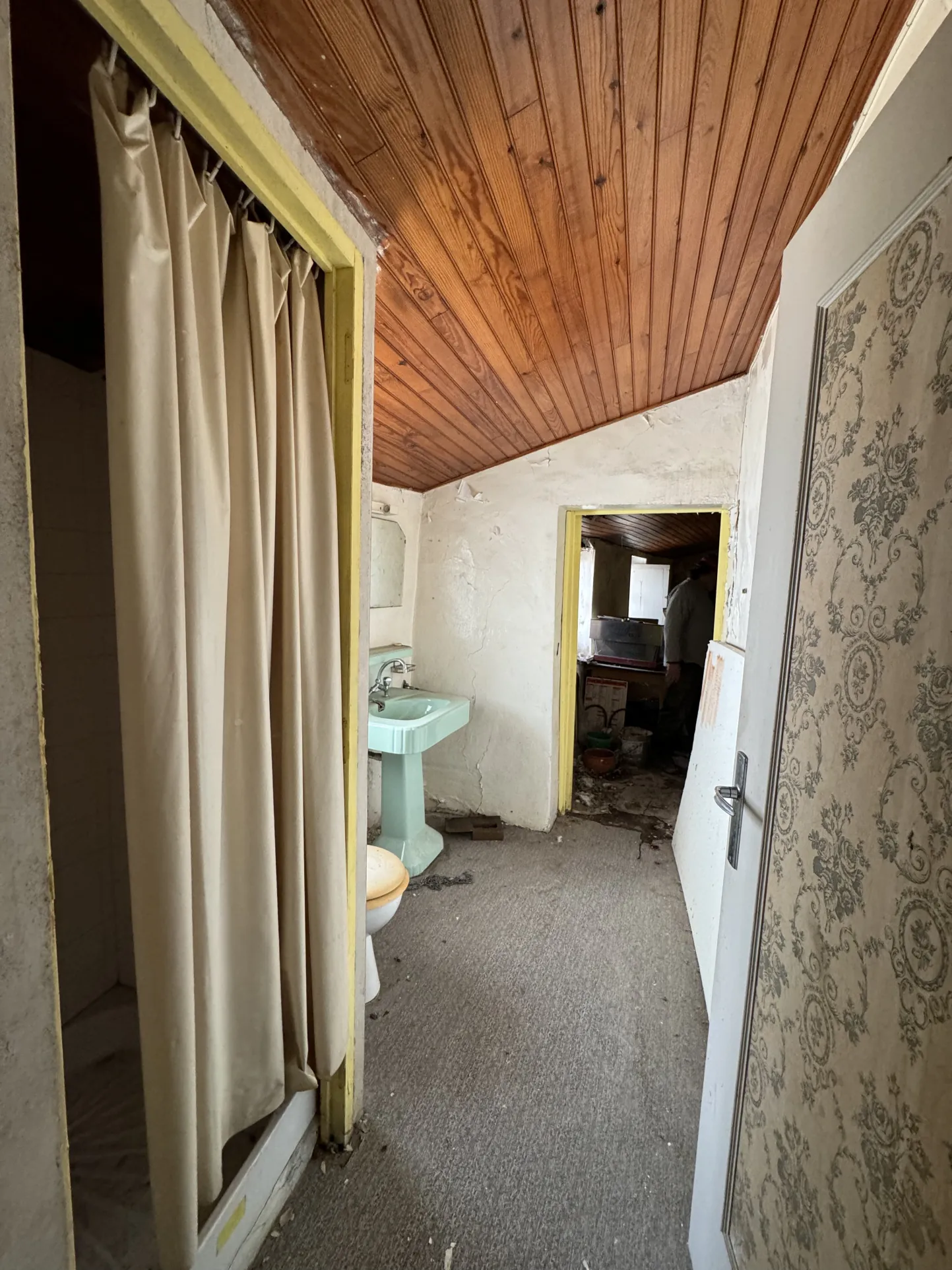 Immeuble à rénover au centre-ville de Saint Jean du Gard, 580 m², potentiel appartements, prix attractif 