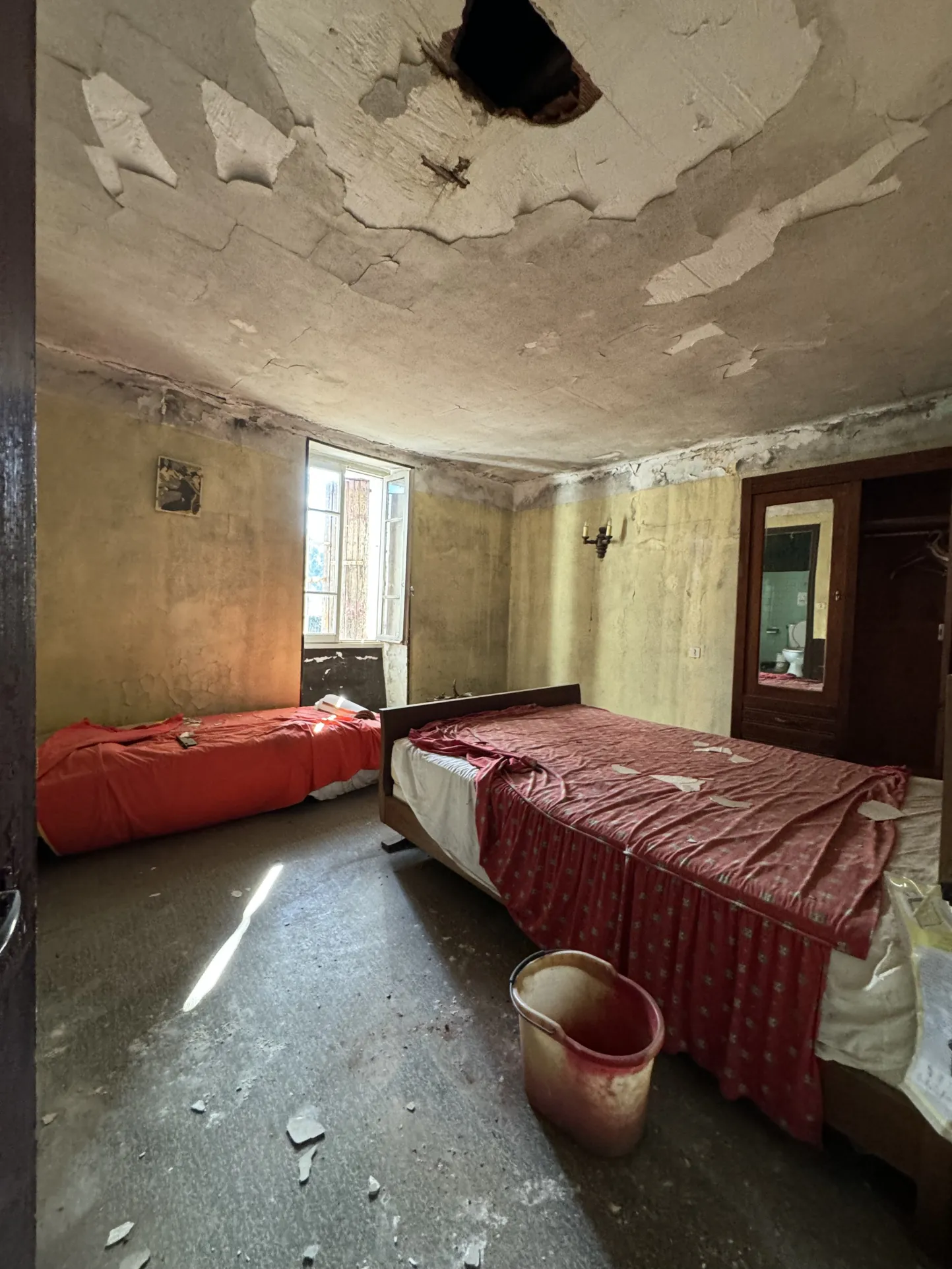 Immeuble à rénover au centre-ville de Saint Jean du Gard, 580 m², potentiel appartements, prix attractif 