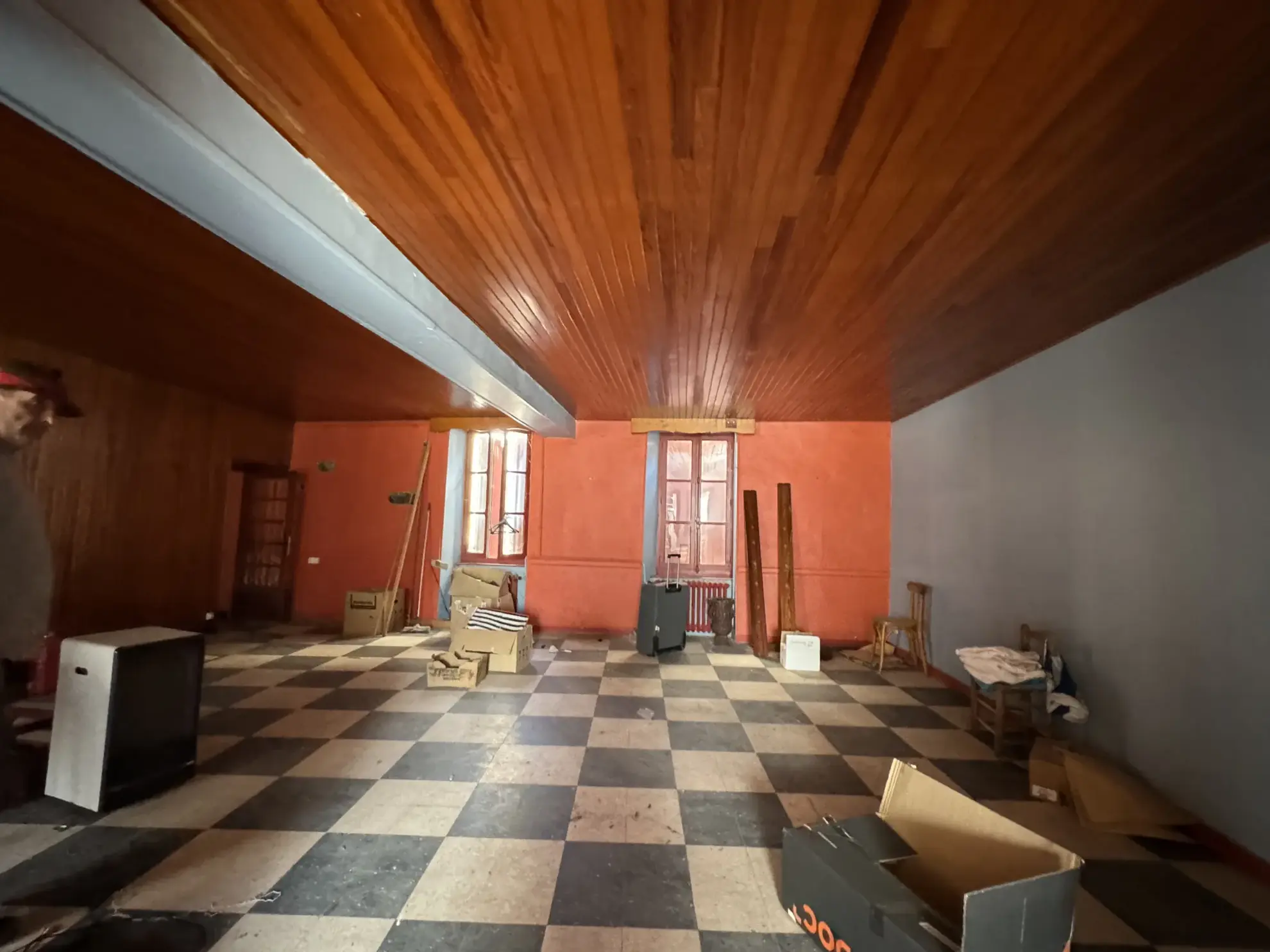 Immeuble à rénover au centre-ville de Saint Jean du Gard, 580 m², potentiel appartements, prix attractif 