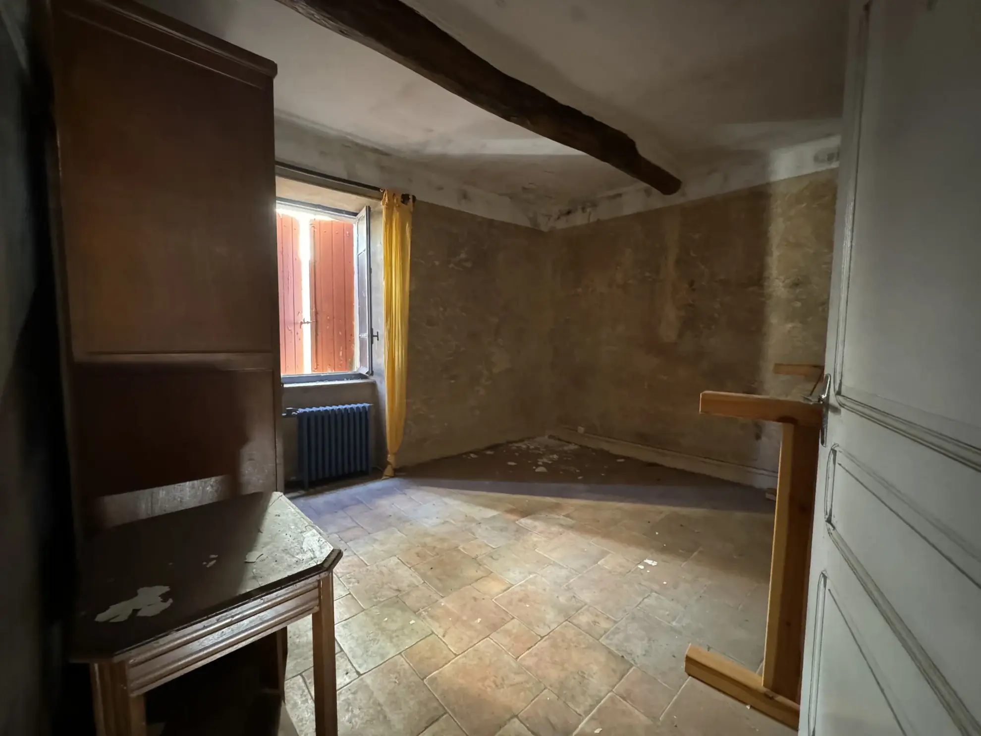 Immeuble à rénover au centre-ville de Saint Jean du Gard, 580 m², potentiel appartements, prix attractif 