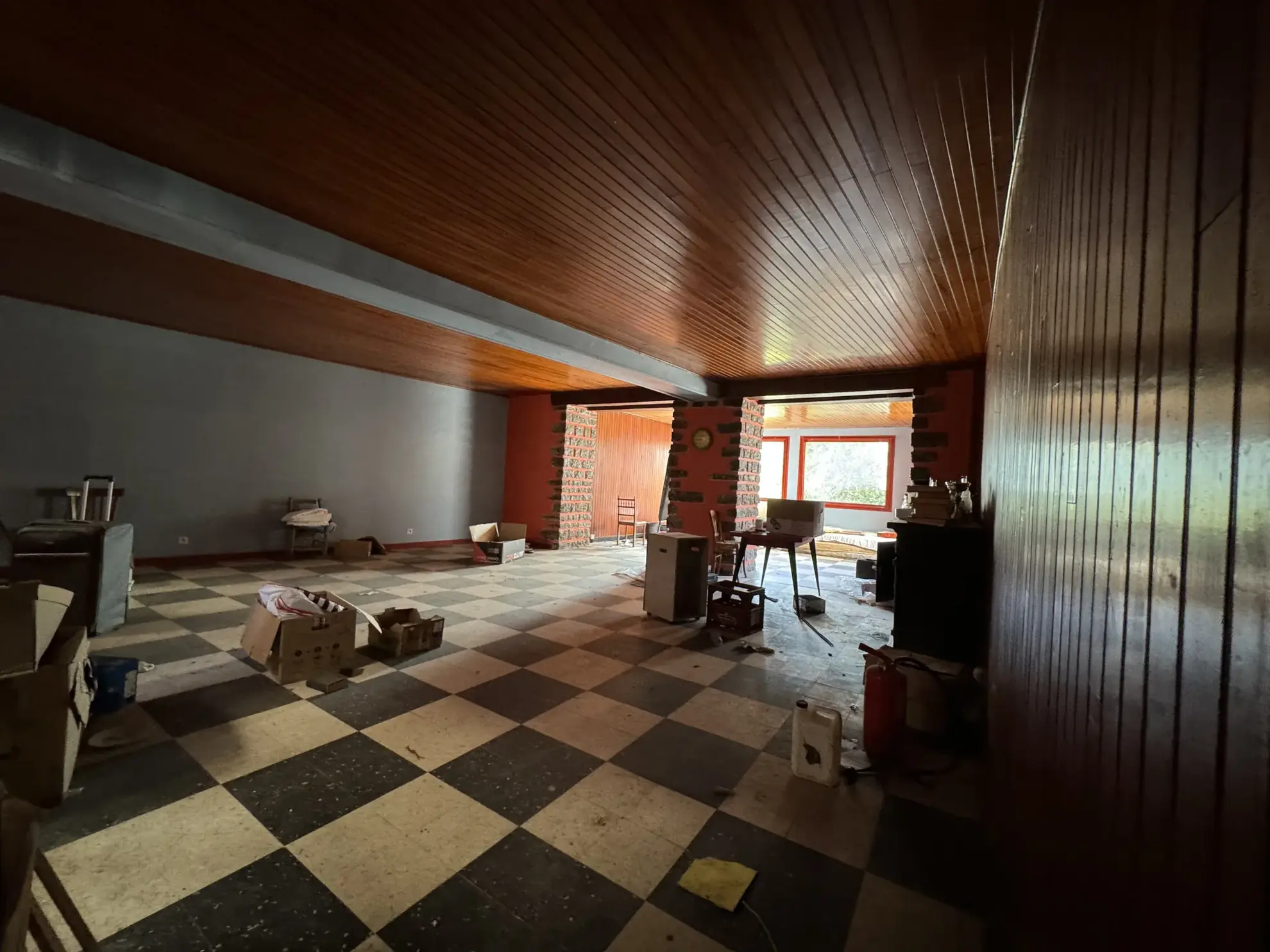 Immeuble à rénover au centre-ville de Saint Jean du Gard, 580 m², potentiel appartements, prix attractif 