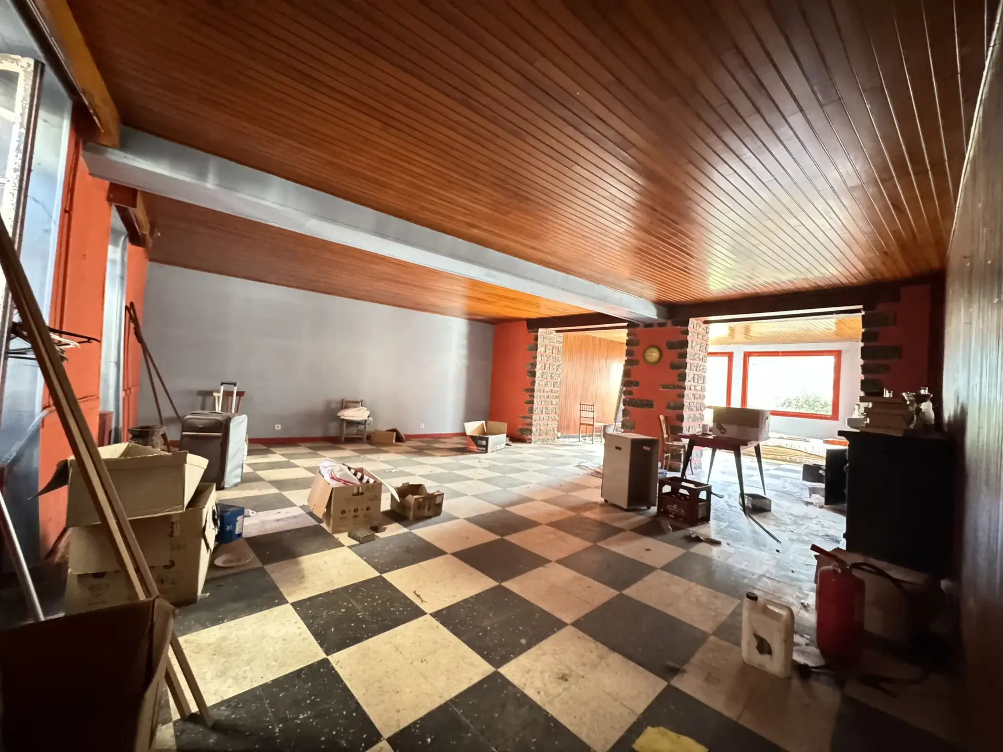 Immeuble à rénover au centre-ville de Saint Jean du Gard, 580 m², potentiel appartements, prix attractif 