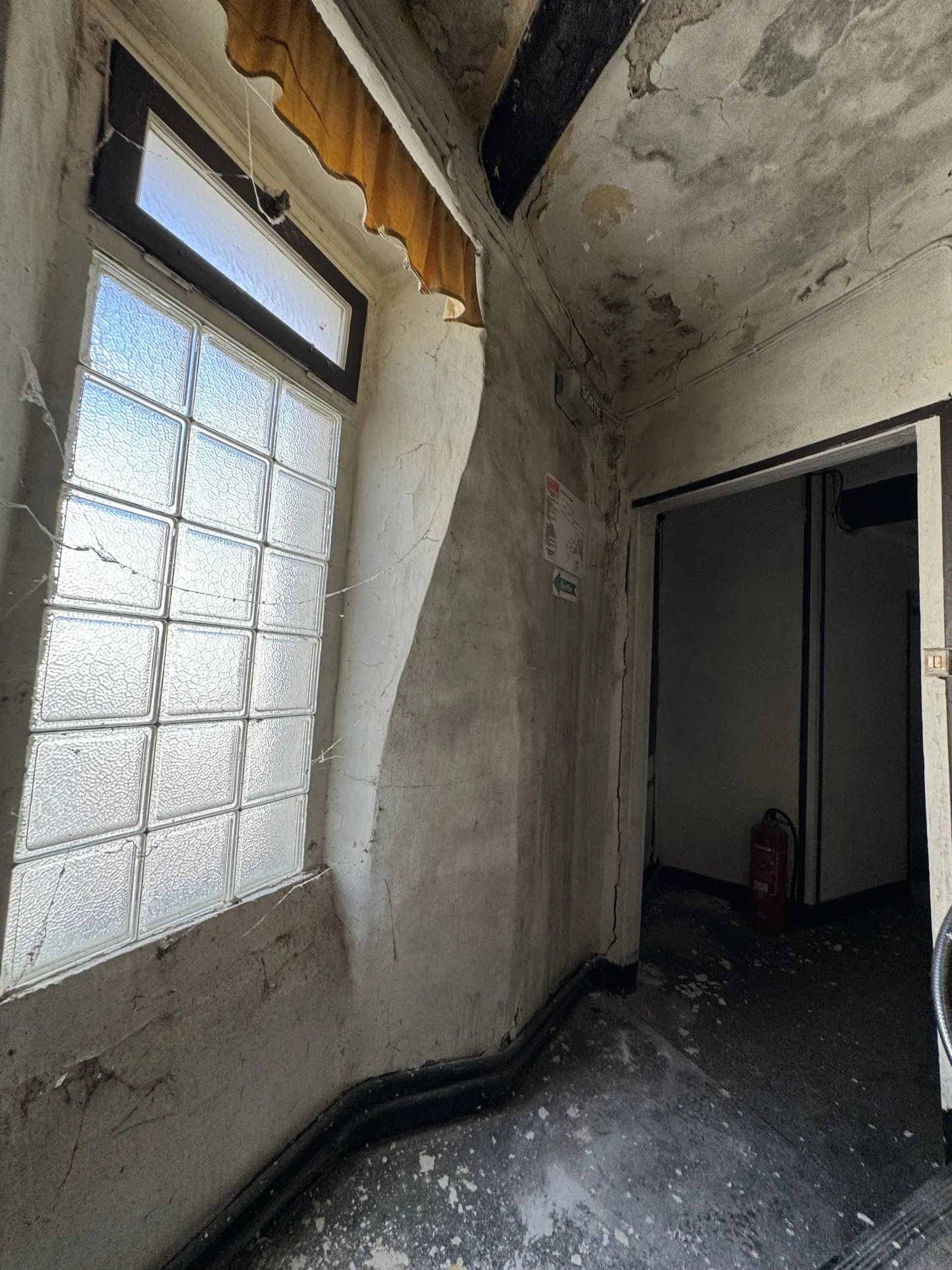 Immeuble à rénover au centre-ville de Saint Jean du Gard, 580 m², potentiel appartements, prix attractif 