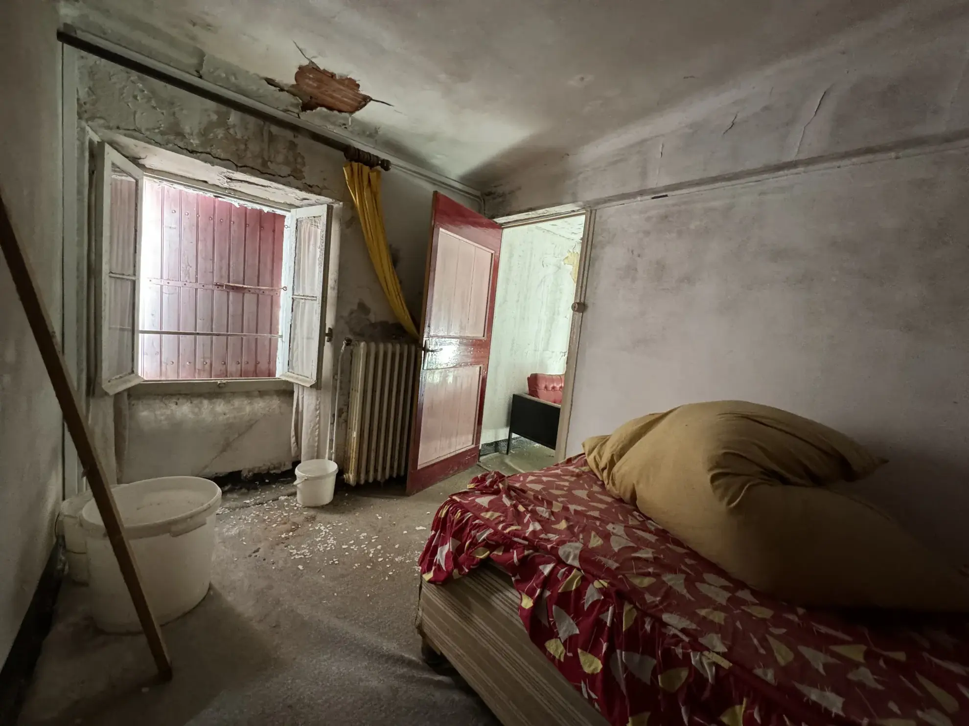 Immeuble à rénover au centre-ville de Saint Jean du Gard, 580 m², potentiel appartements, prix attractif 