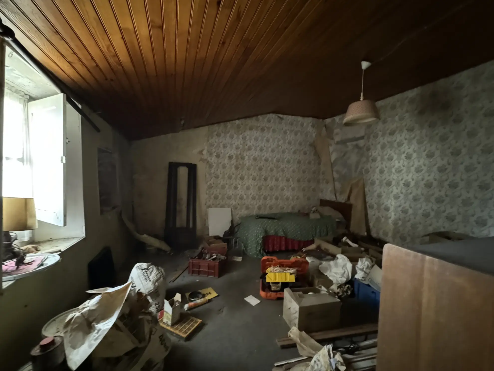 Immeuble à rénover au centre-ville de Saint Jean du Gard, 580 m², potentiel appartements, prix attractif 