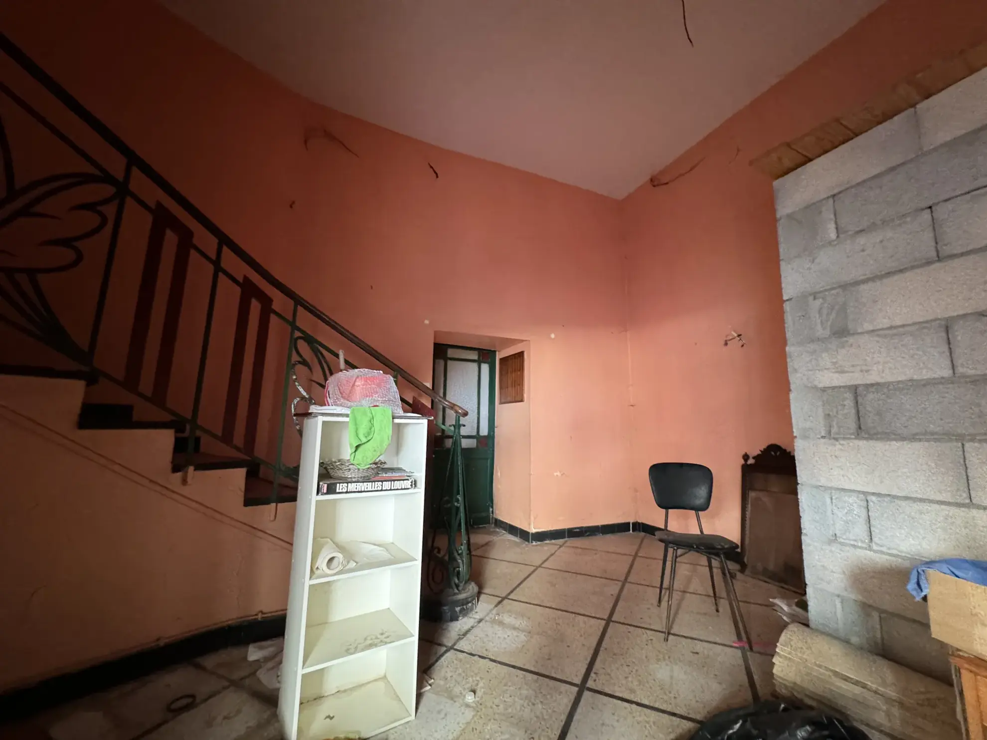 Immeuble à rénover au centre-ville de Saint Jean du Gard, 580 m², potentiel appartements, prix attractif 