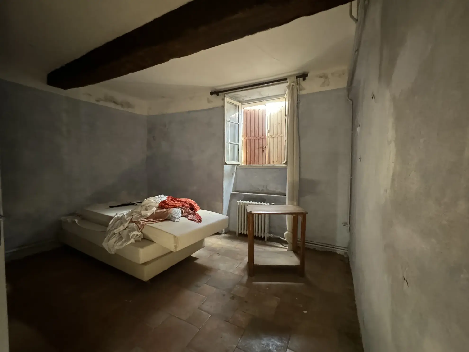 Immeuble à rénover au centre-ville de Saint Jean du Gard, 580 m², potentiel appartements, prix attractif 