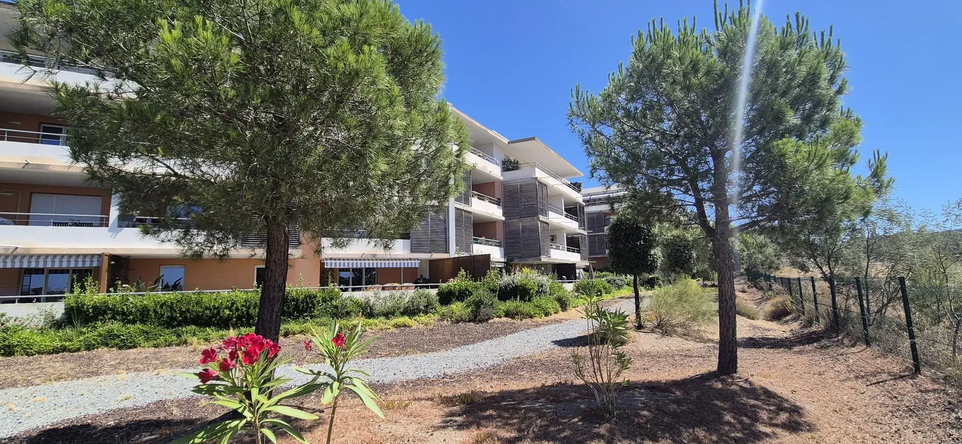 À vendre appartement 2 pièces moderne avec terrasse à Saint-Raphaël
