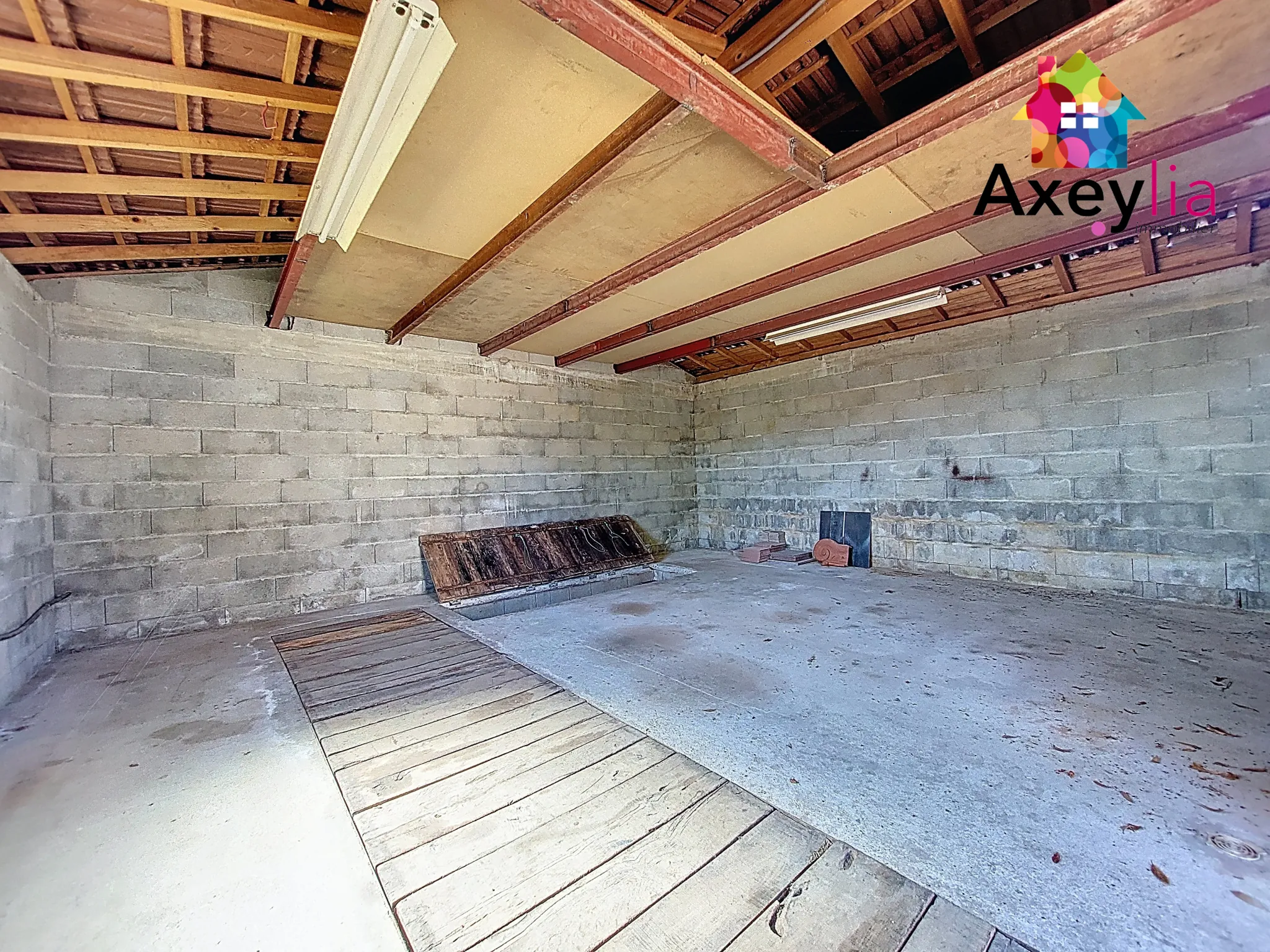 Maison rénovée 4 chambres avec garage et terrasse sud à Saint Denis de Cabanne 