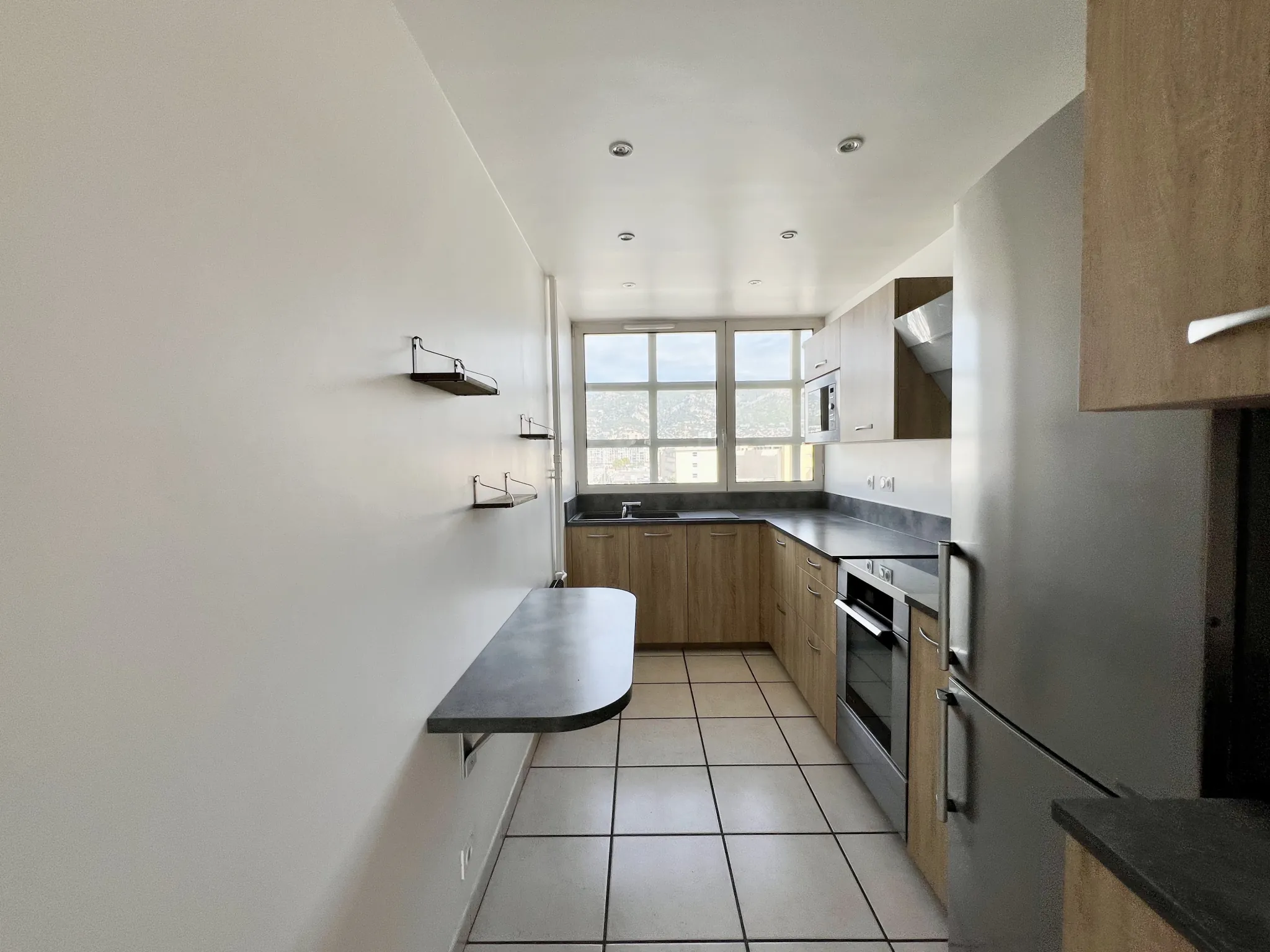 Appartement moderne avec vue port à Toulon, 2 chambres, parking privé 