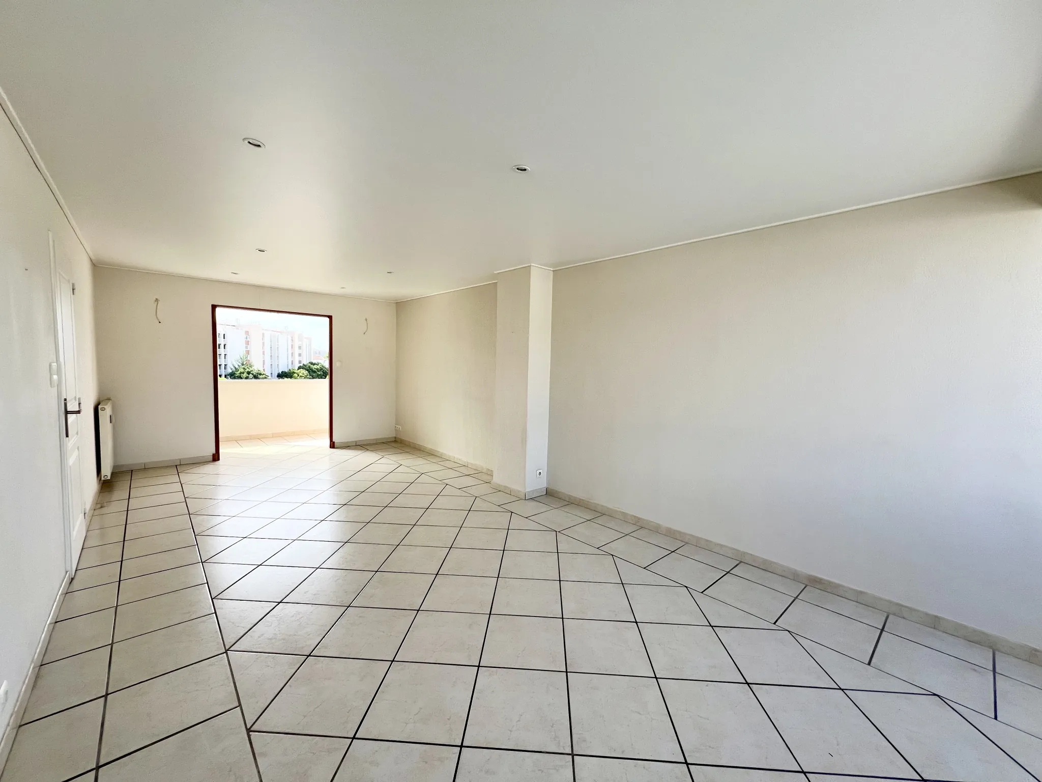 Appartement moderne avec vue port à Toulon, 2 chambres, parking privé 