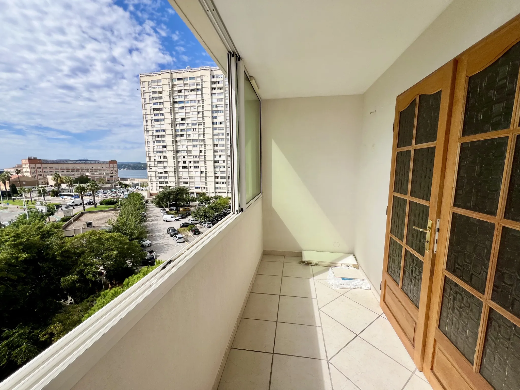 Appartement moderne avec vue port à Toulon, 2 chambres, parking privé 