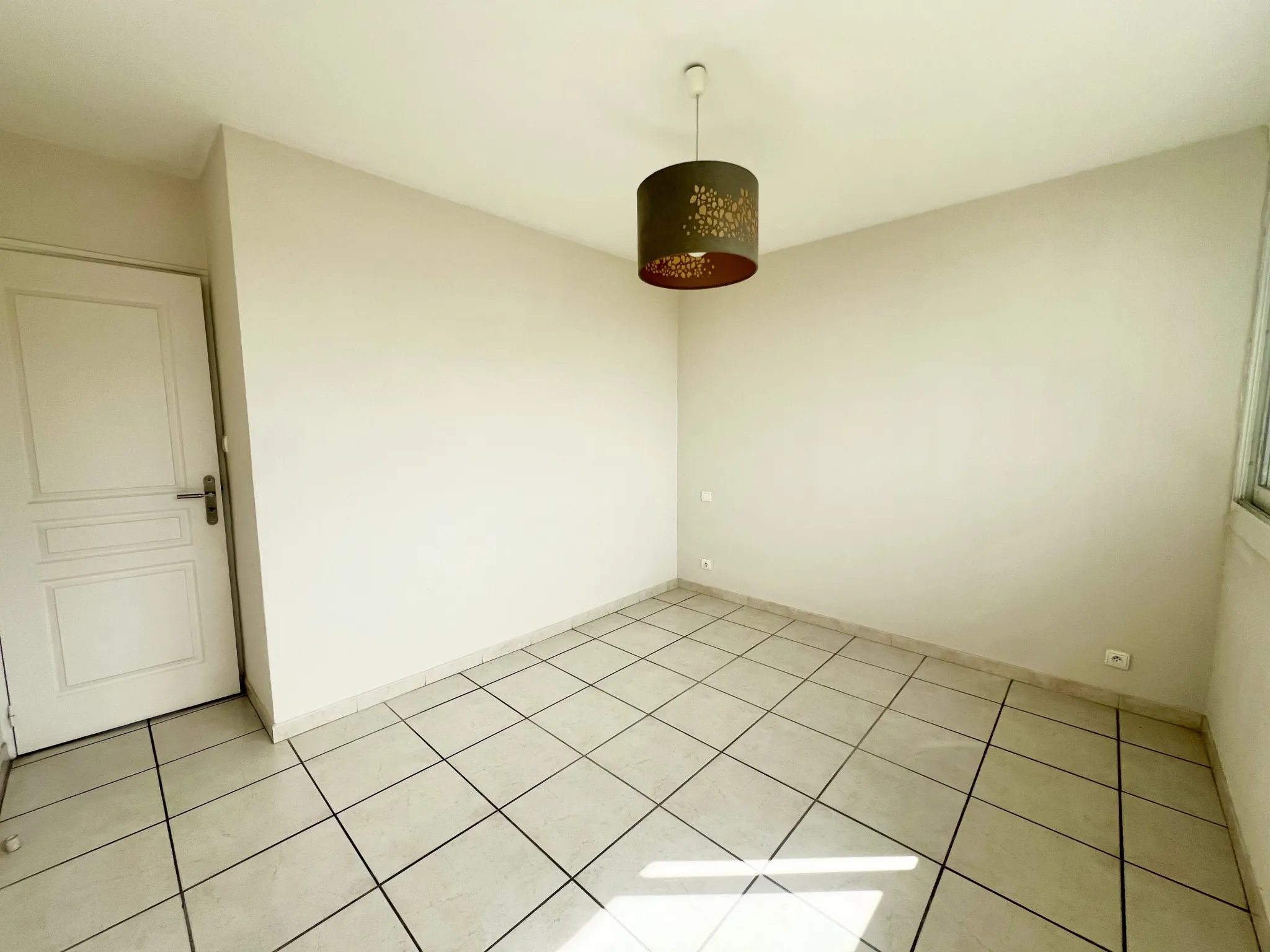 Appartement moderne avec vue port à Toulon, 2 chambres, parking privé 