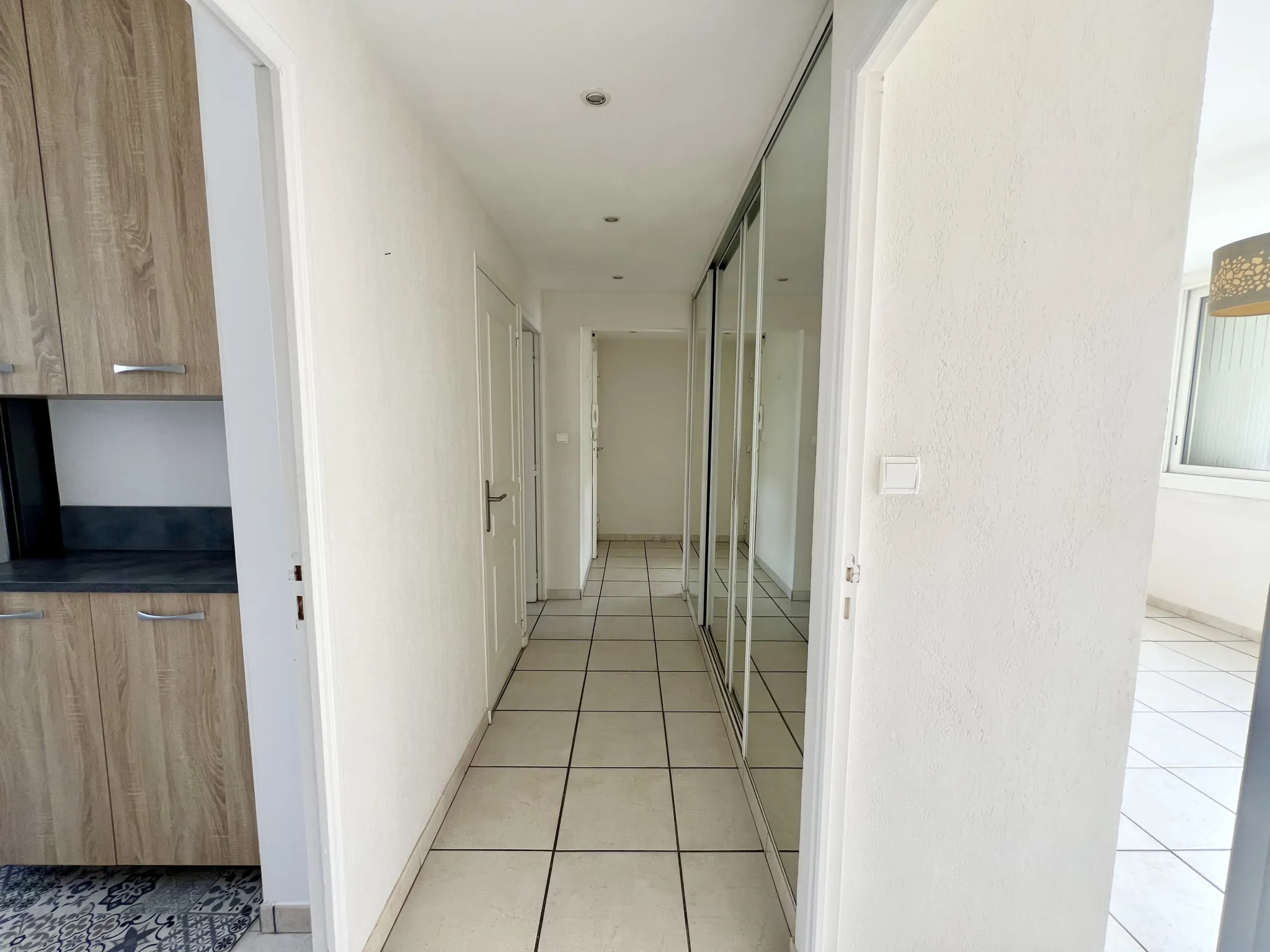 Appartement moderne avec vue port à Toulon, 2 chambres, parking privé 