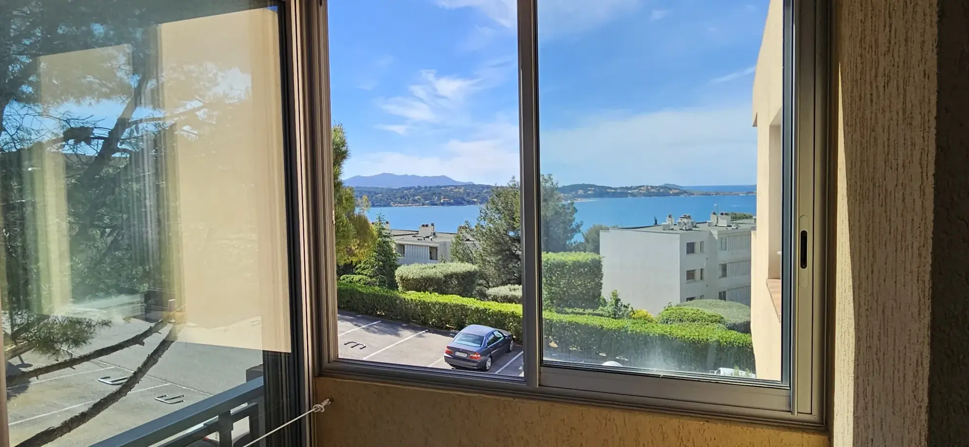 Appartement T2 à Bandol avec loggia fermée et vue mer, à 200 m des plages