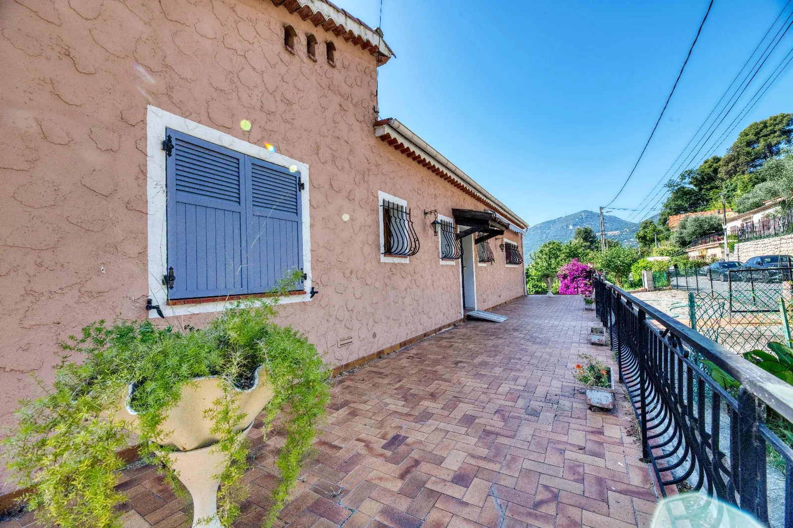 Appartement-villa 4 pièces avec terrasse et parking à Gilette (Secteur Pont Charles Albert) 