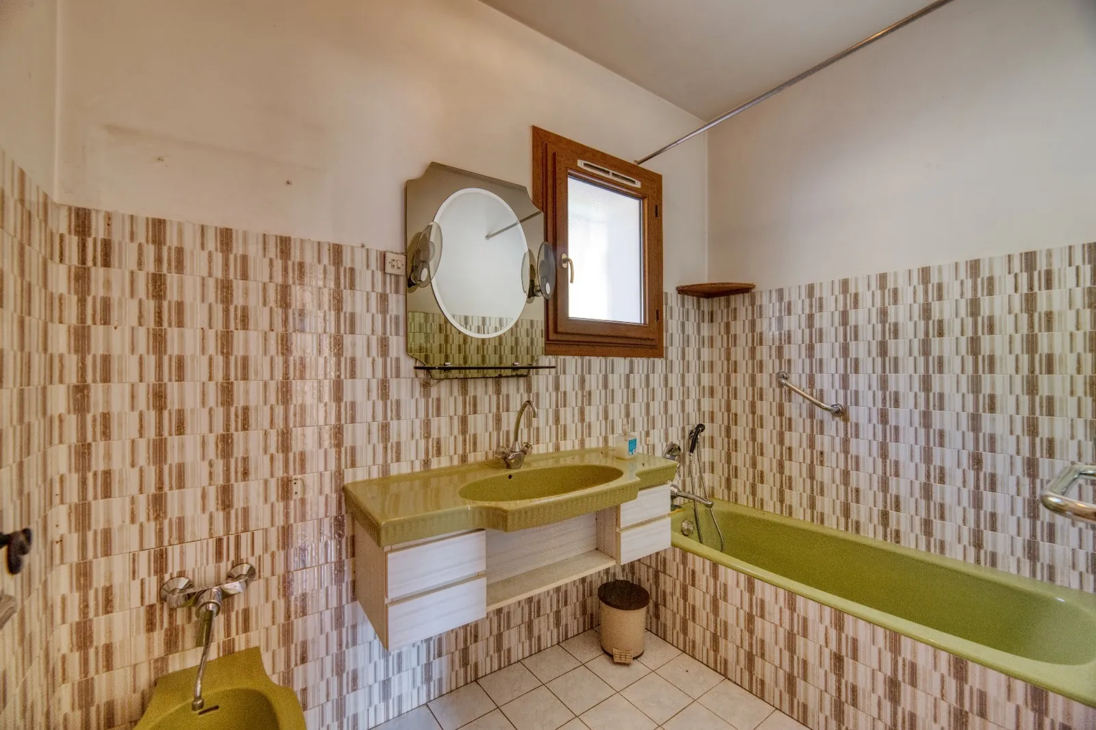 Appartement-villa 4 pièces avec terrasse et parking à Gilette (Secteur Pont Charles Albert) 