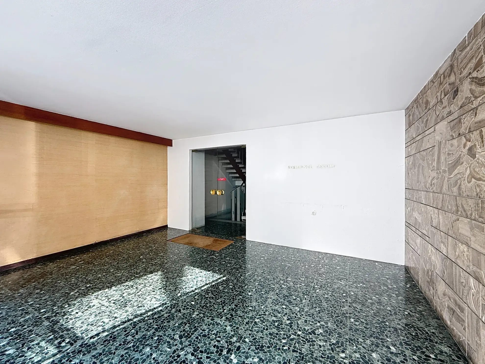 Appartement T4 de 80 m² avec balcon en centre-ville de Saint-Étienne 