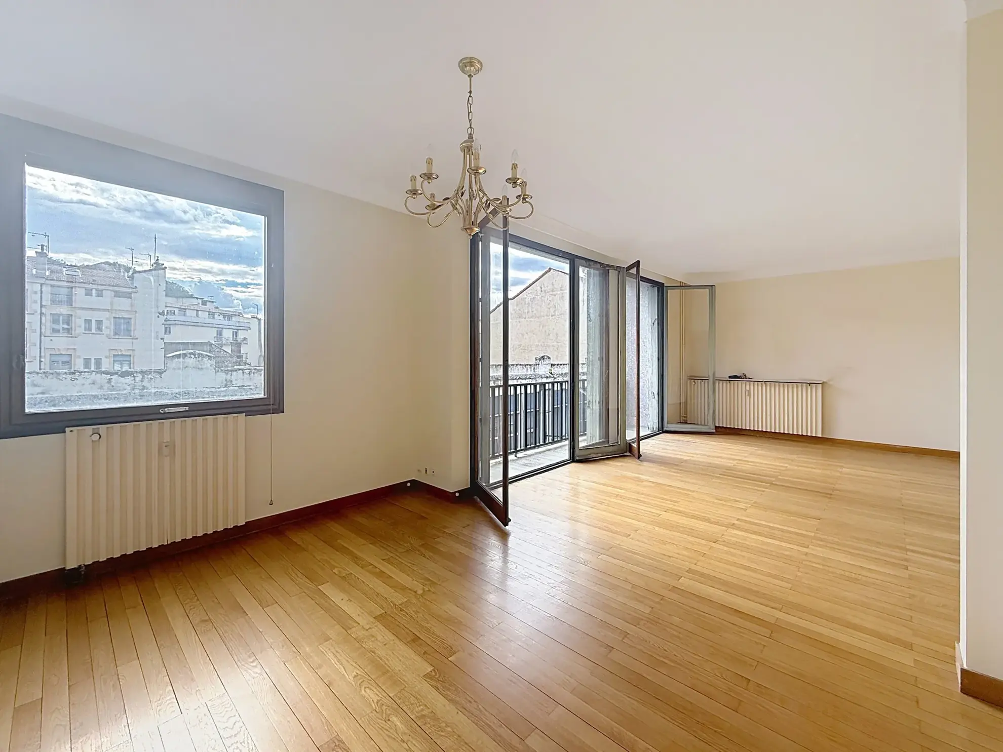 Appartement T4 de 80 m² avec balcon en centre-ville de Saint-Étienne 