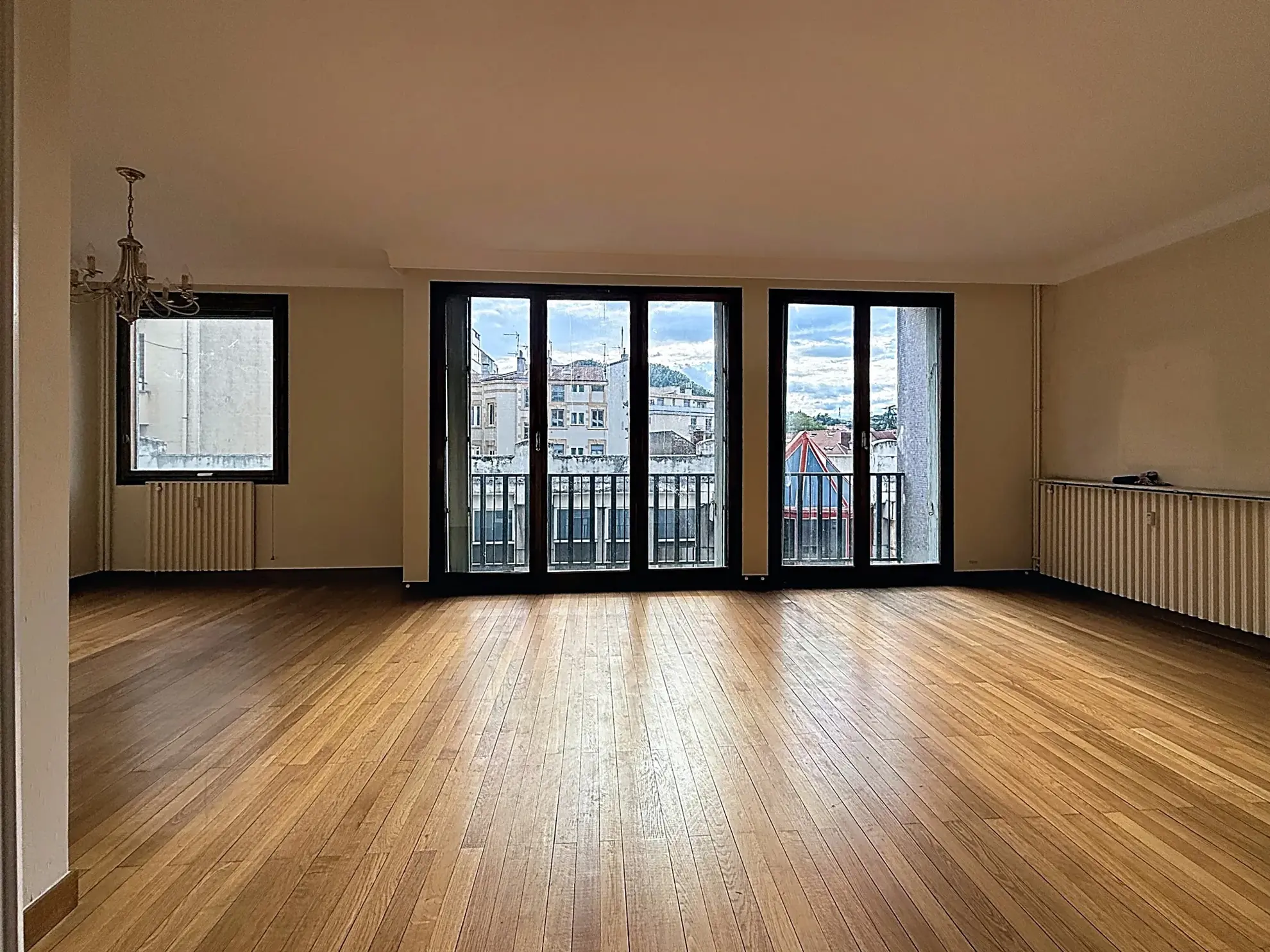 Appartement T4 de 80 m² avec balcon en centre-ville de Saint-Étienne 