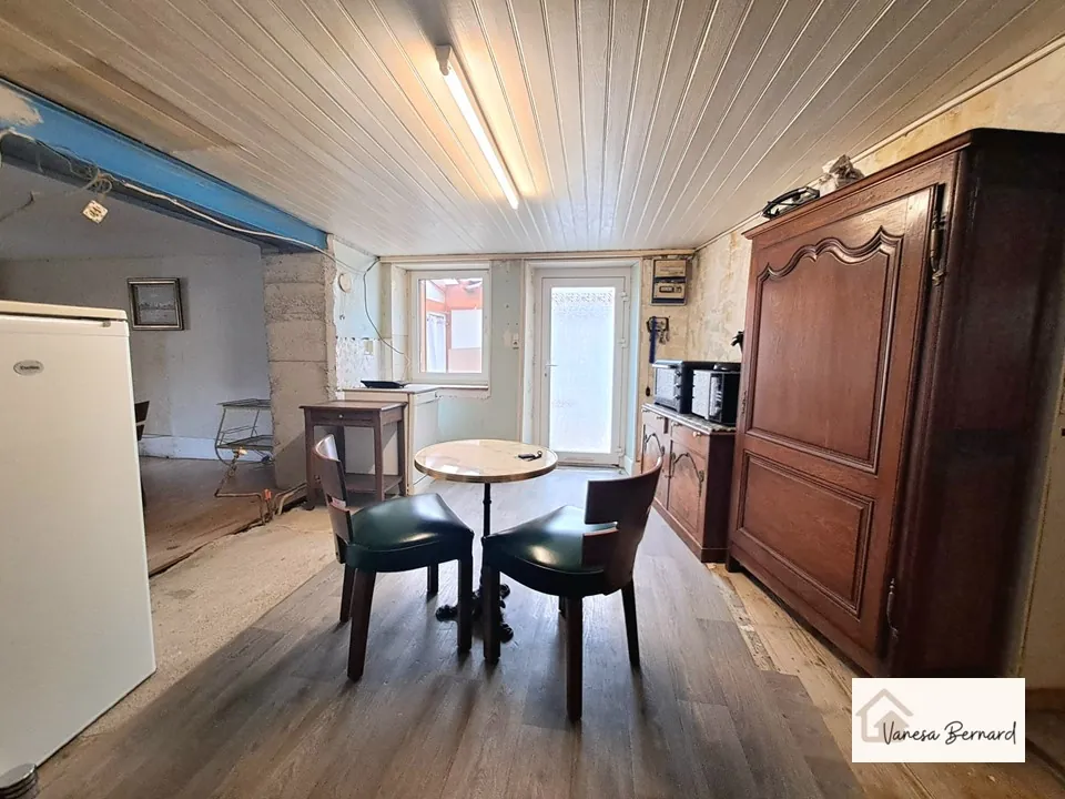 Propriété à Poussay - Maison, grange et grand terrain aménagé 