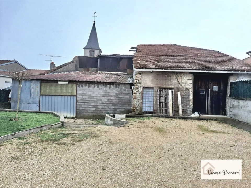 Propriété à Poussay - Maison, grange et grand terrain aménagé 