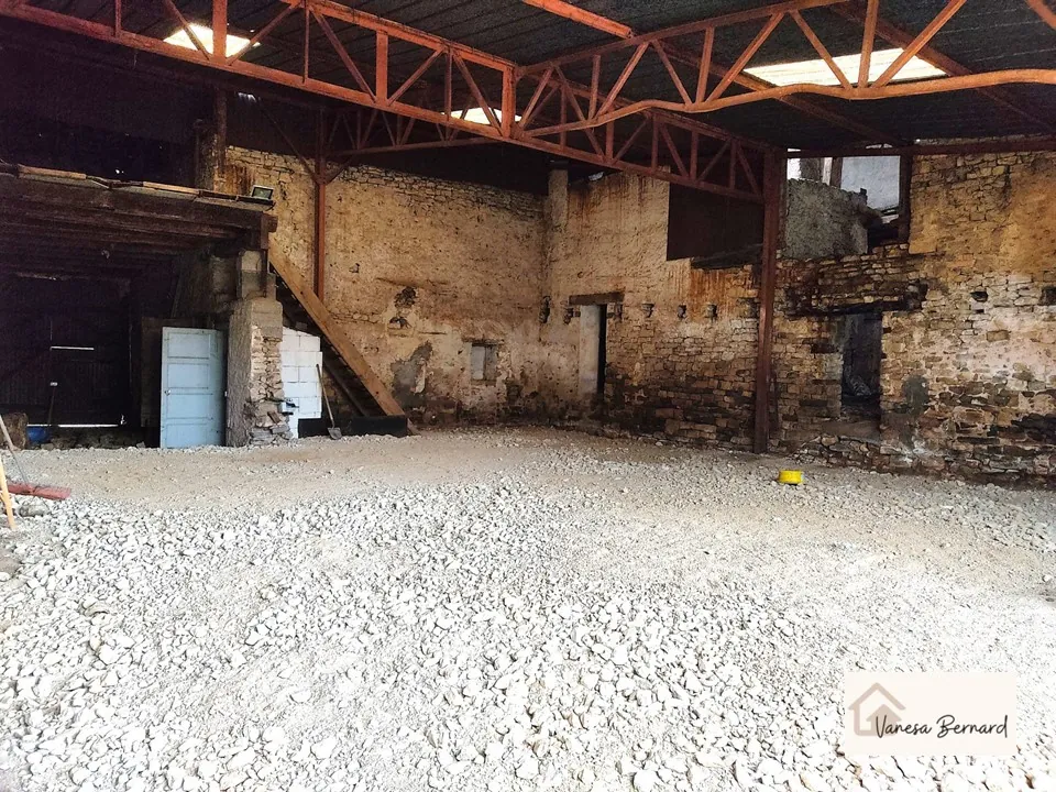 Propriété à Poussay - Maison, grange et grand terrain aménagé 