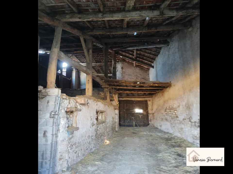 Propriété à Poussay - Maison, grange et grand terrain aménagé 