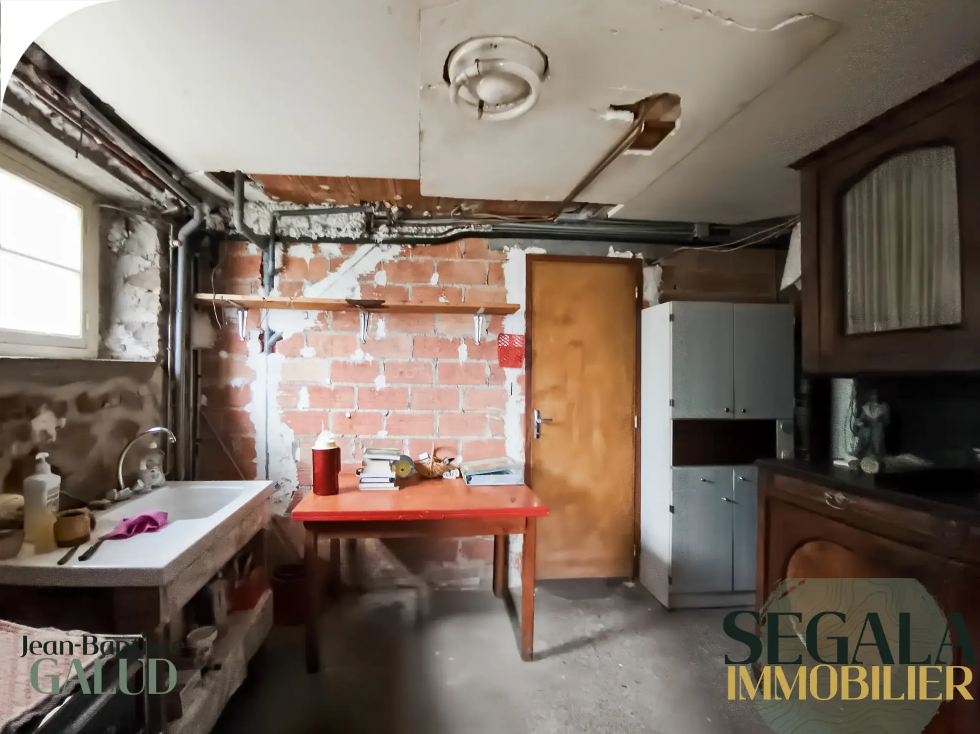 Maison en pierre à Carmaux avec grand potentiel et jardin arboré 