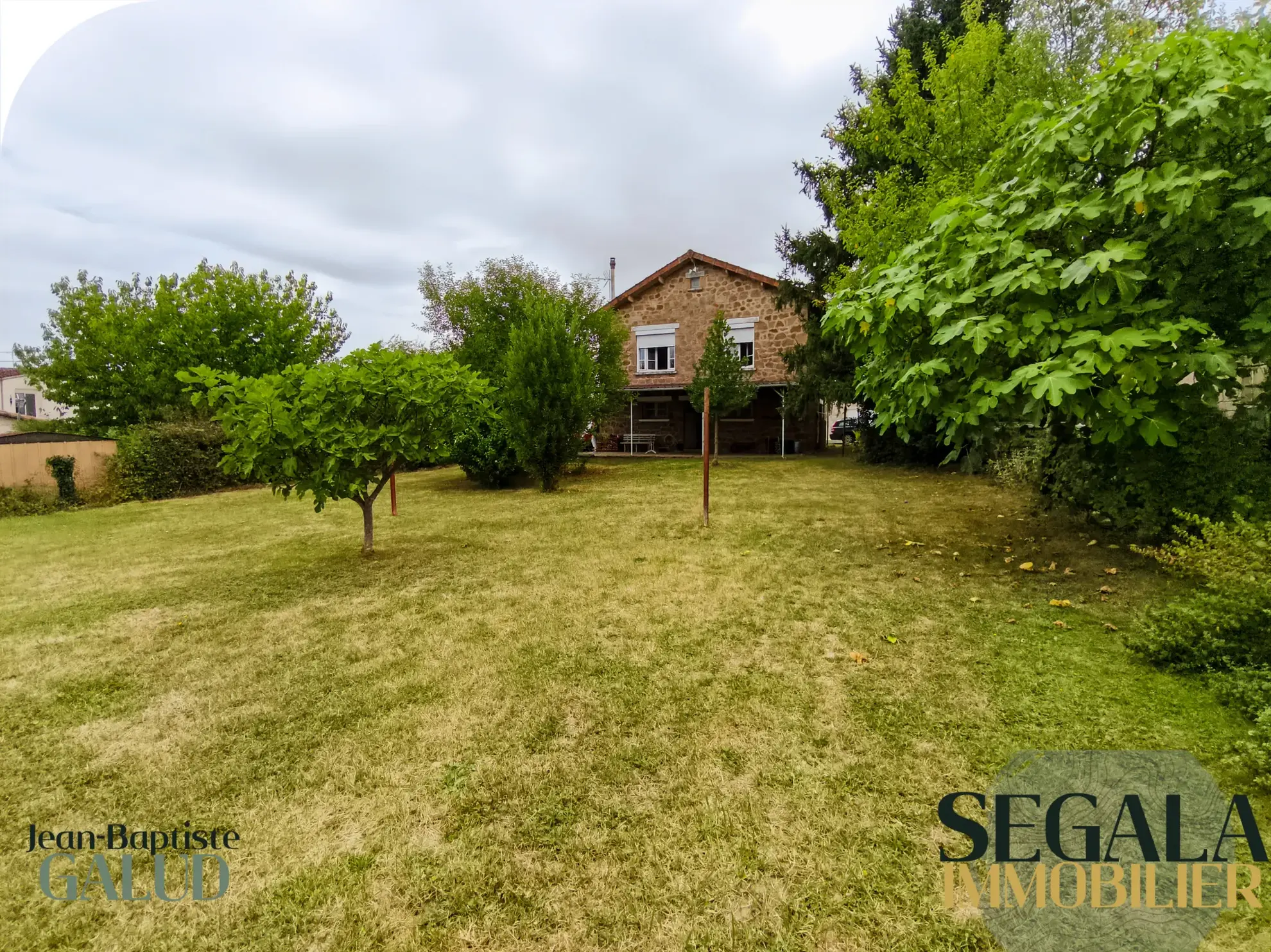 Maison en pierre à Carmaux avec grand potentiel et jardin arboré