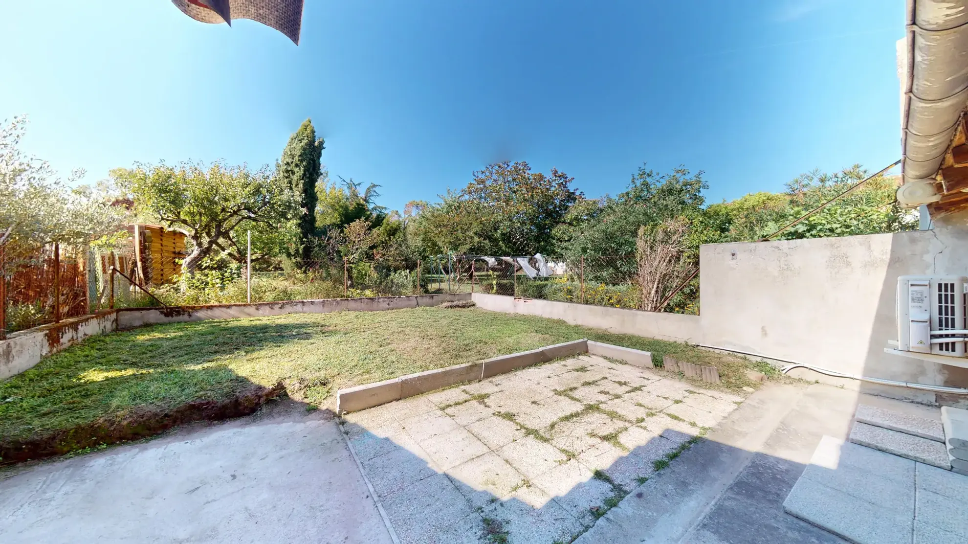 Maison de village T6 rénovée avec jardin à Lissac 