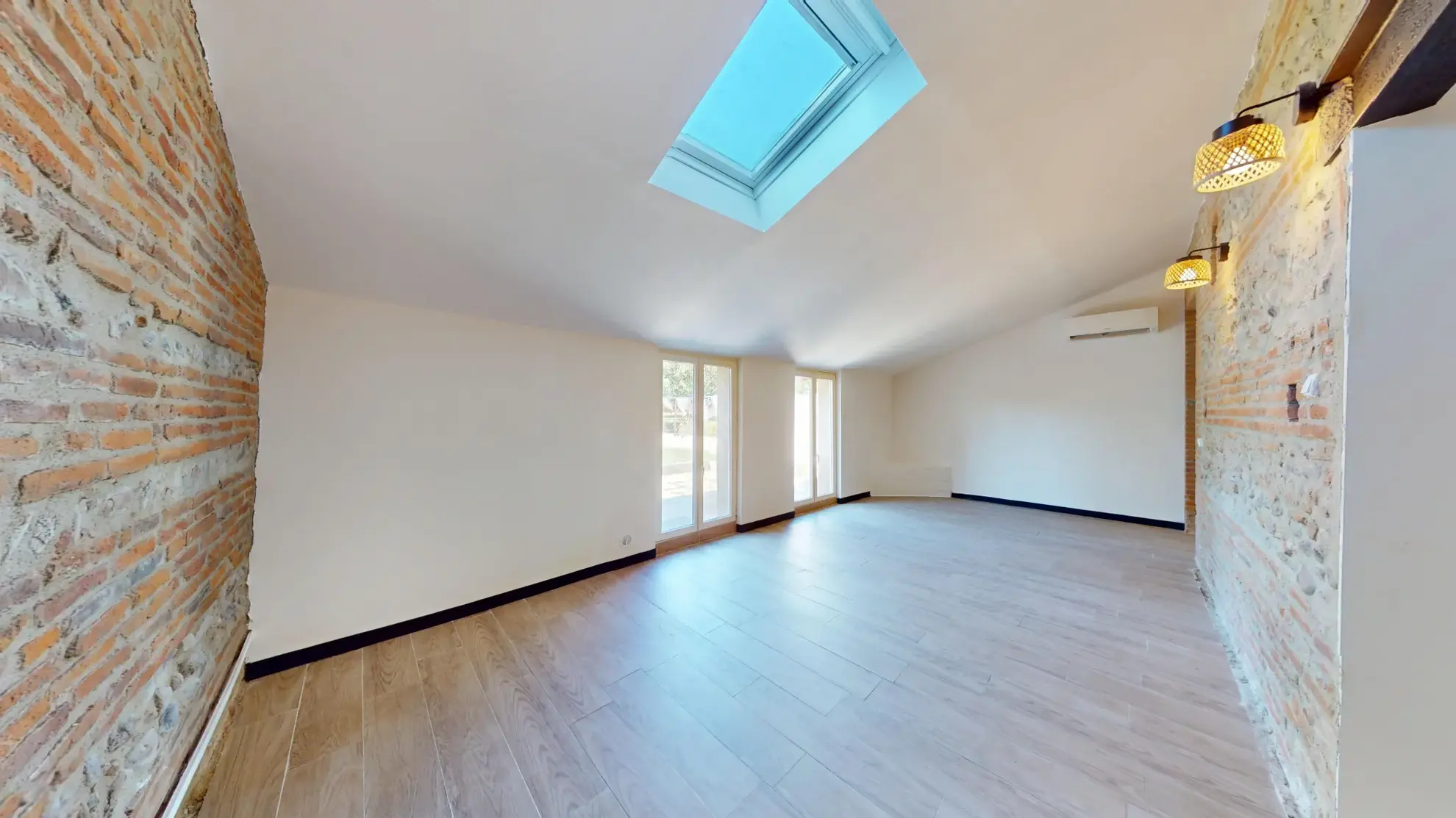 Maison de village T6 rénovée avec jardin à Lissac 