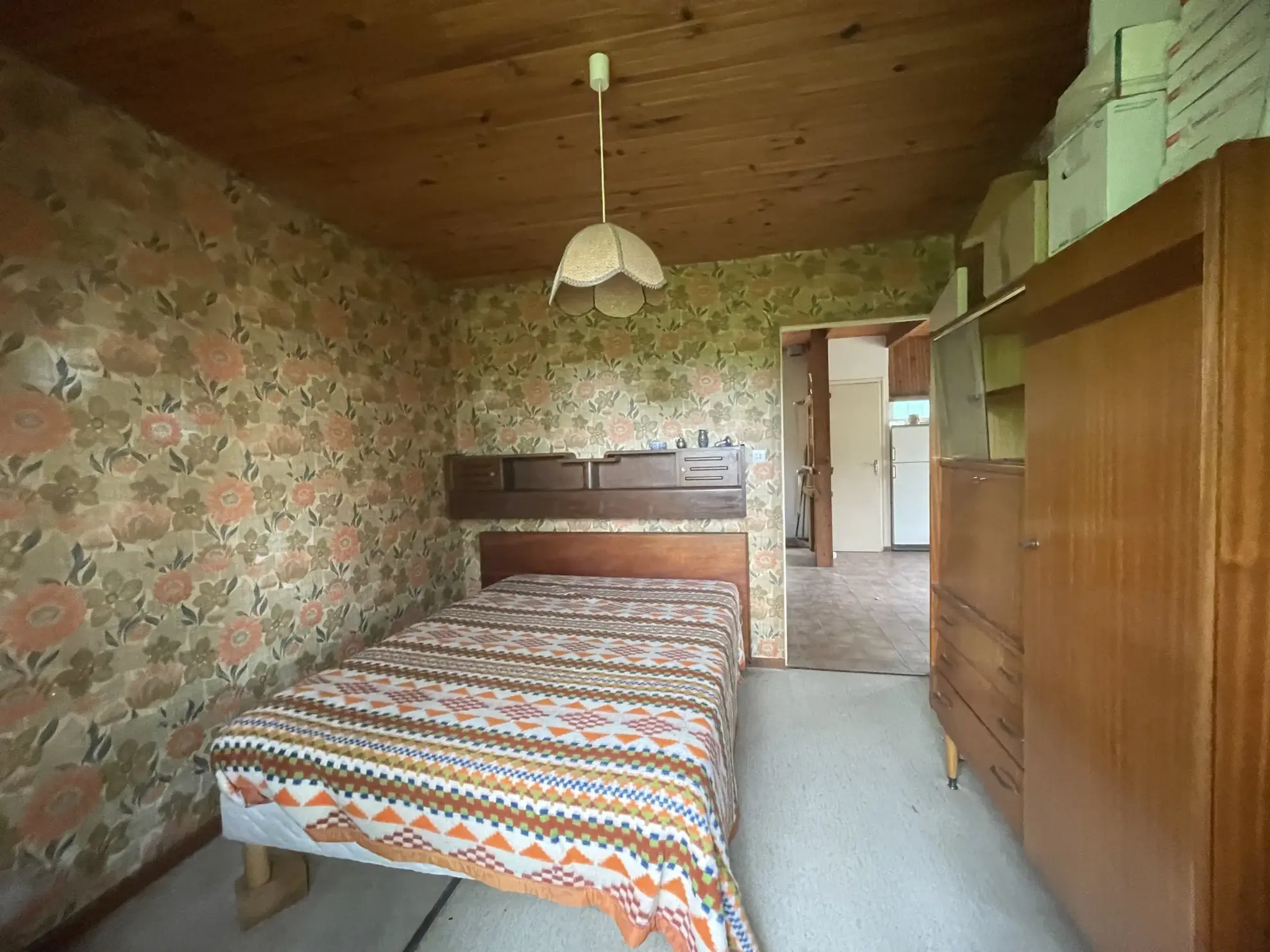 Maison de campagne avec terrain à St Izaire, travaux à prévoir 