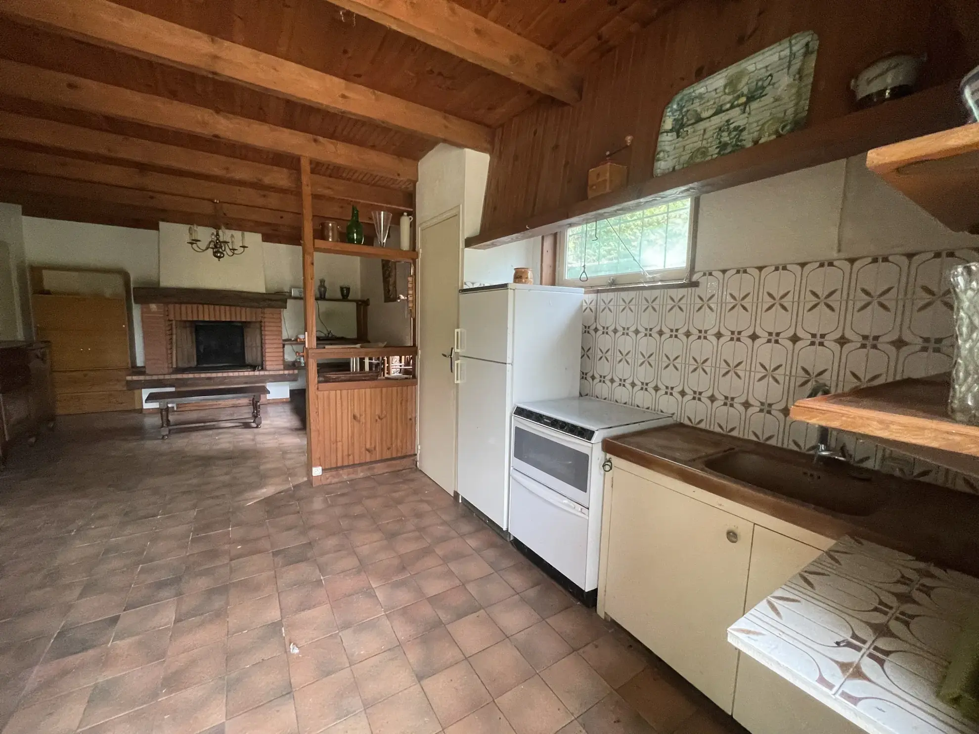 Maison de campagne avec terrain à St Izaire, travaux à prévoir 