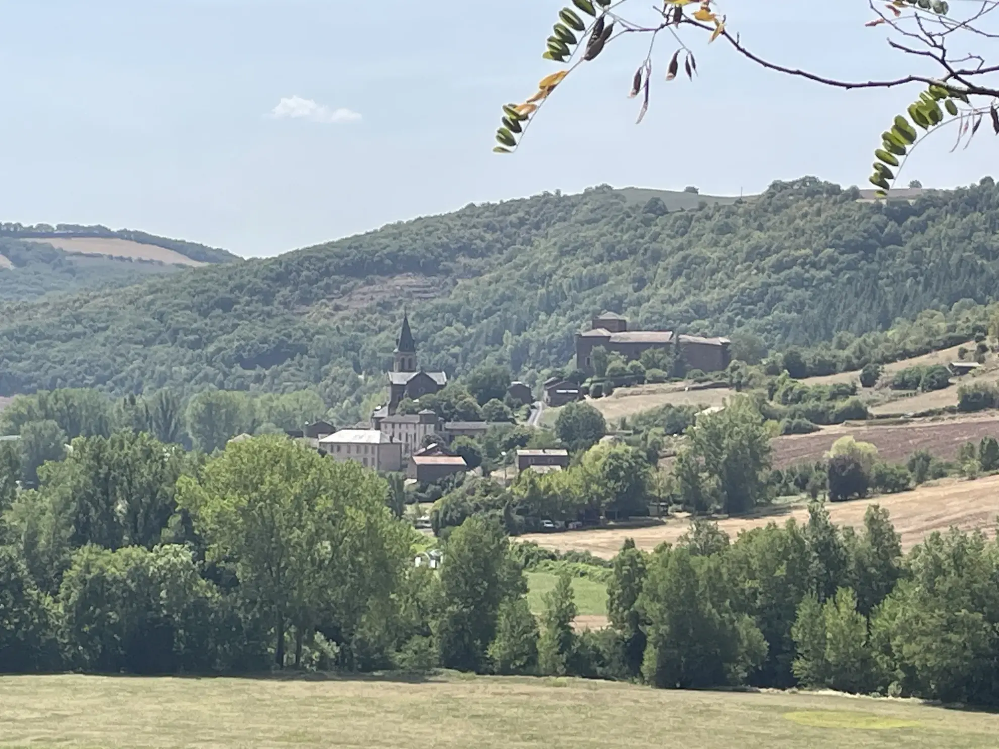 Maison de campagne avec terrain à St Izaire, travaux à prévoir 