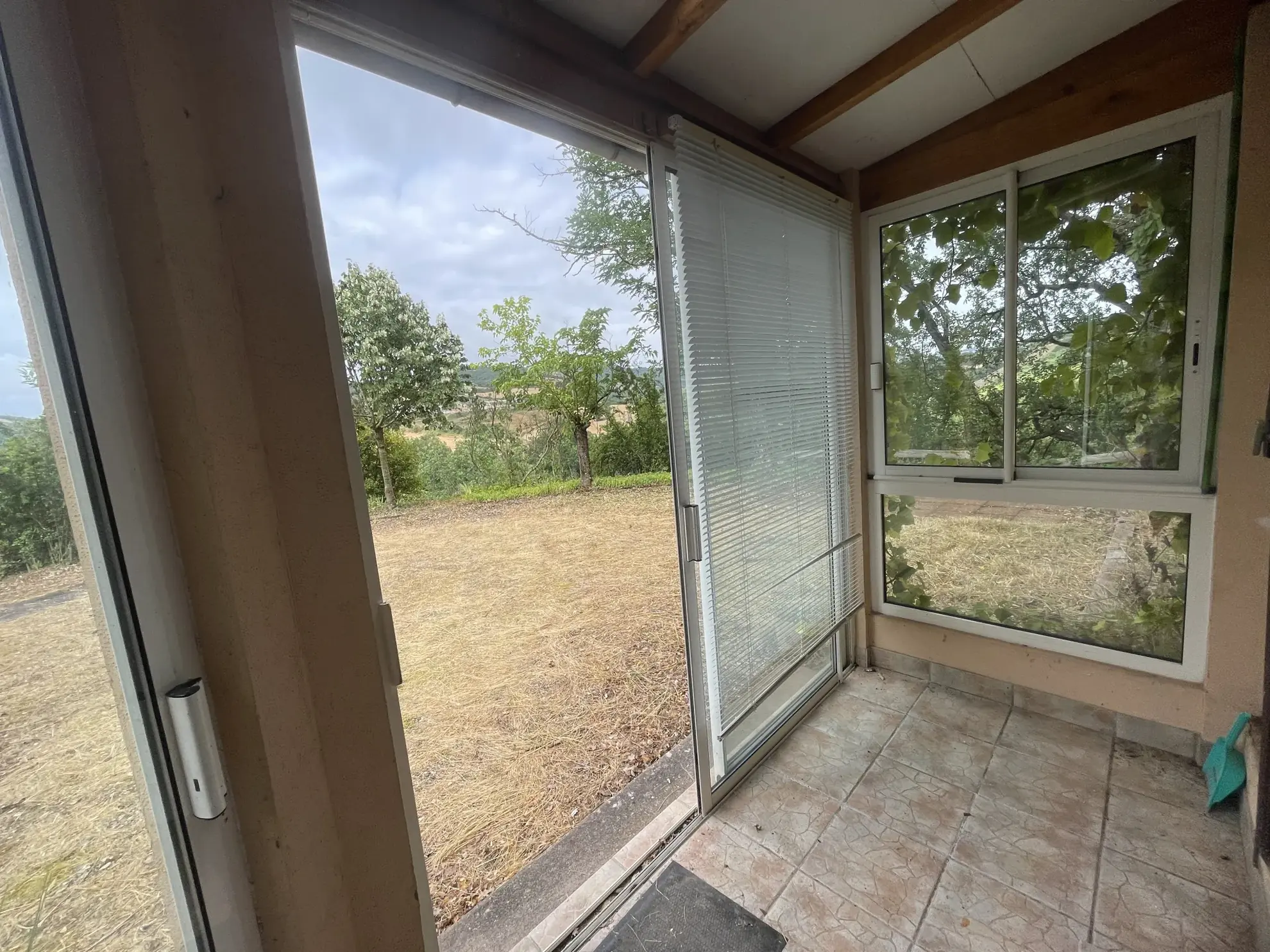 Maison de campagne avec terrain à St Izaire, travaux à prévoir 