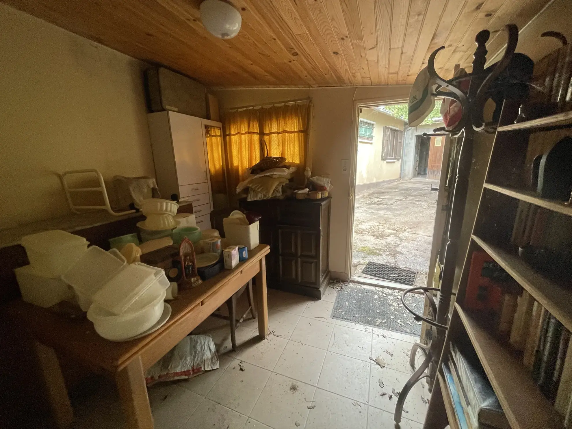 Maison de campagne avec terrain à St Izaire, travaux à prévoir 