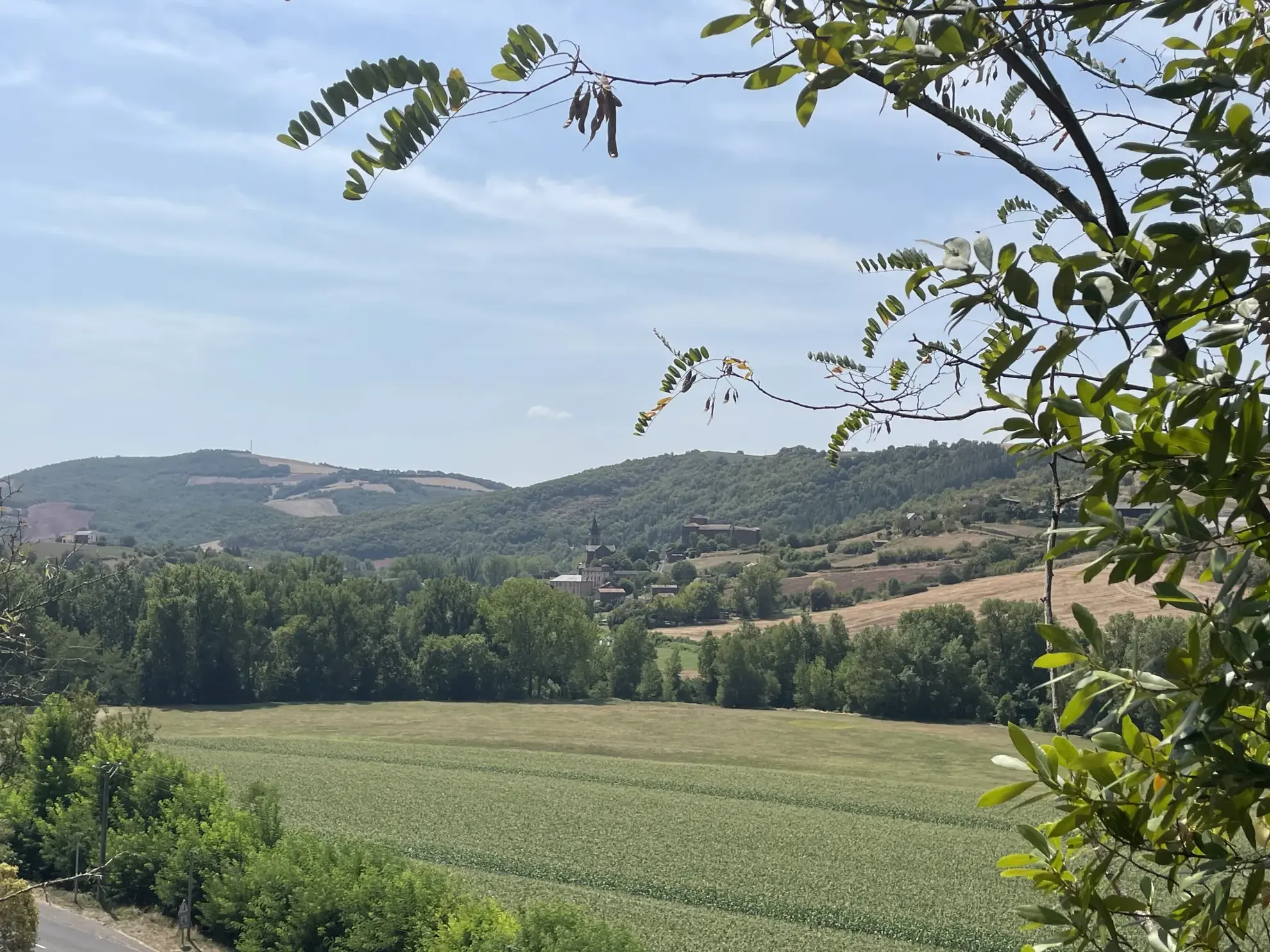 Maison de campagne avec terrain à St Izaire, travaux à prévoir 