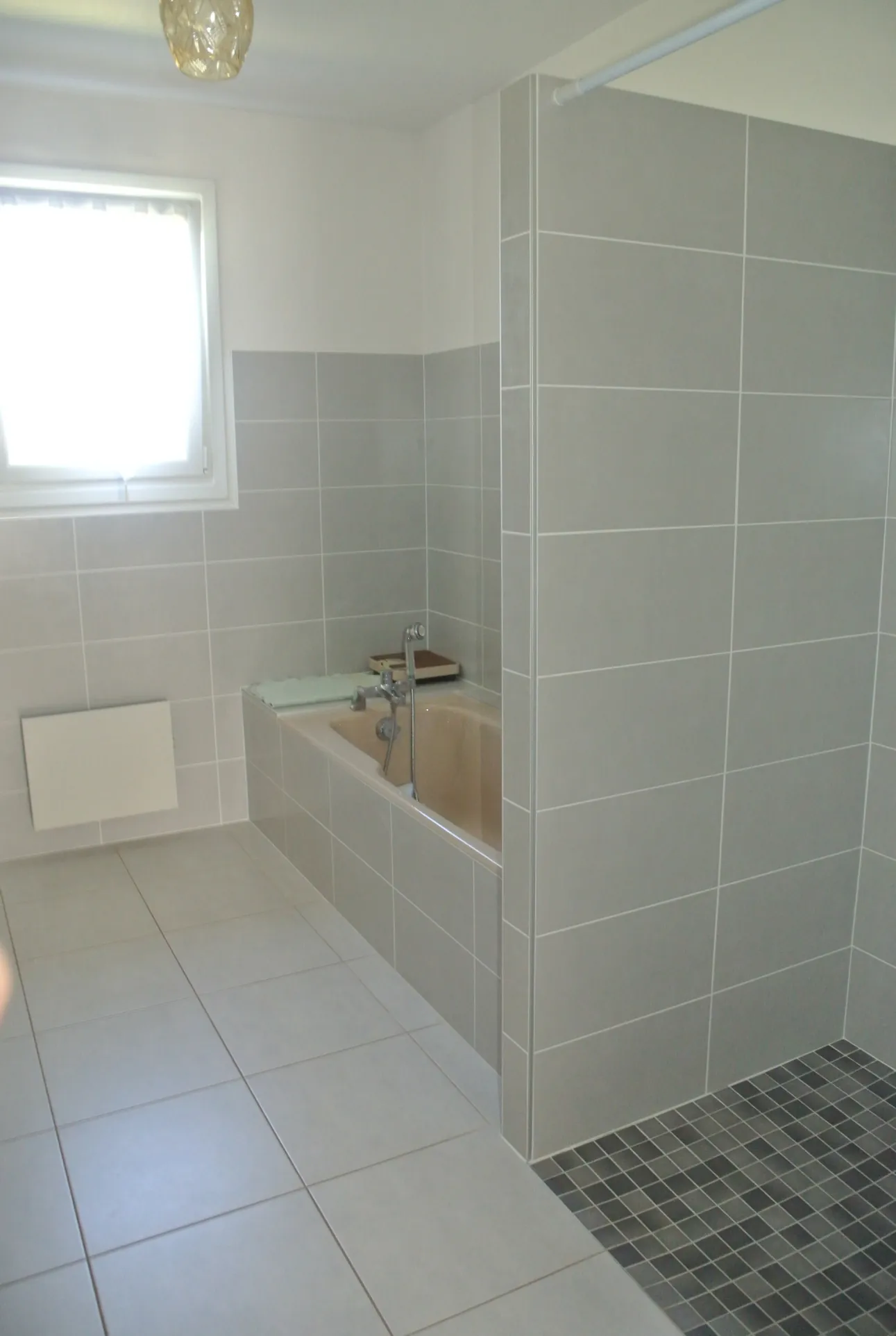 Maison de plain-pied à Lavergne avec terrasse et jardin - Rénovée 