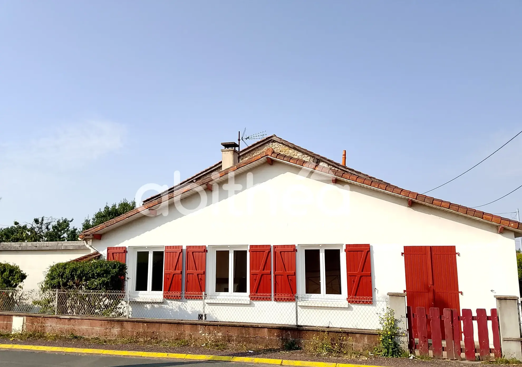 Maison de plain-pied à Roumazières de 104 m² avec garage et jardin