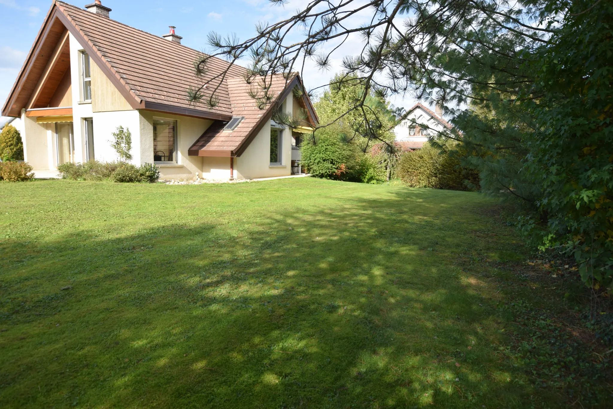 Maison d'architecte lumineuse avec jardin à L'Isle-sur-le-Doubs - Vente
