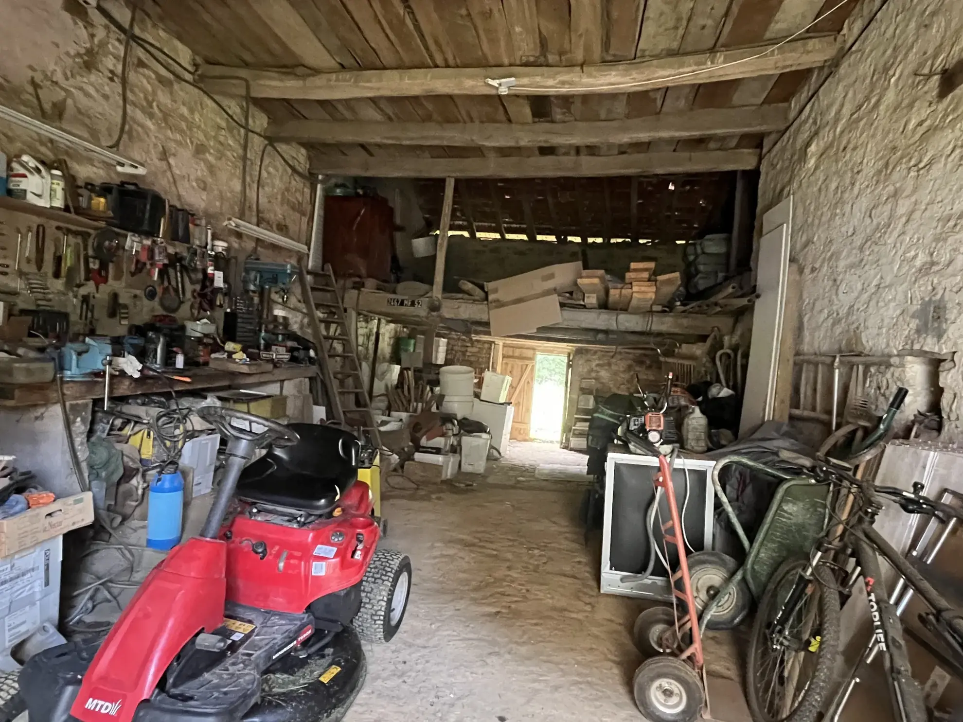 Maison indépendante avec grand terrain et dépendances à La Ferté-sur-Amance 