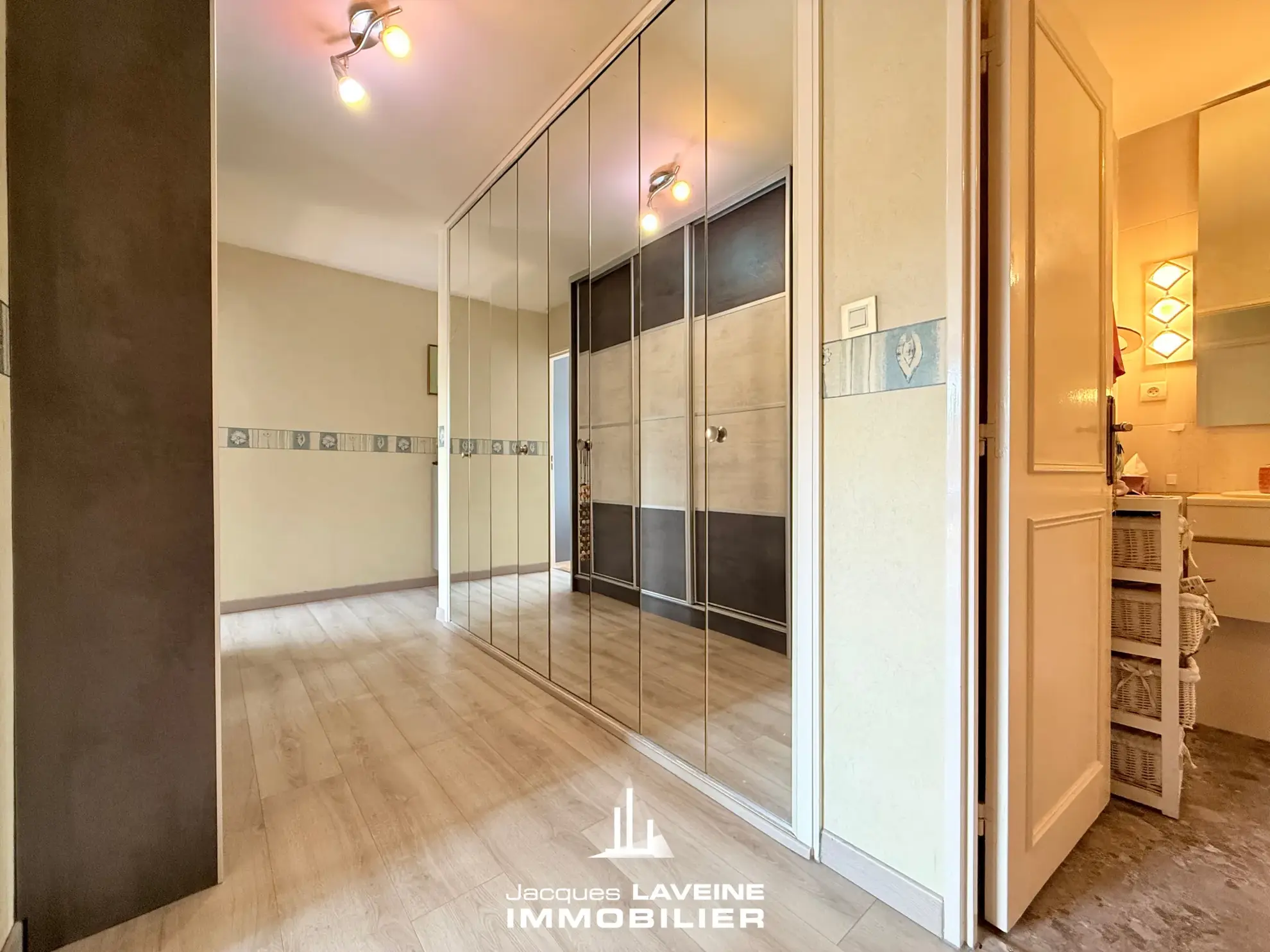 A vendre appartement 5 pièces de 130m² à Metz Vallières avec balcon et parking privé 