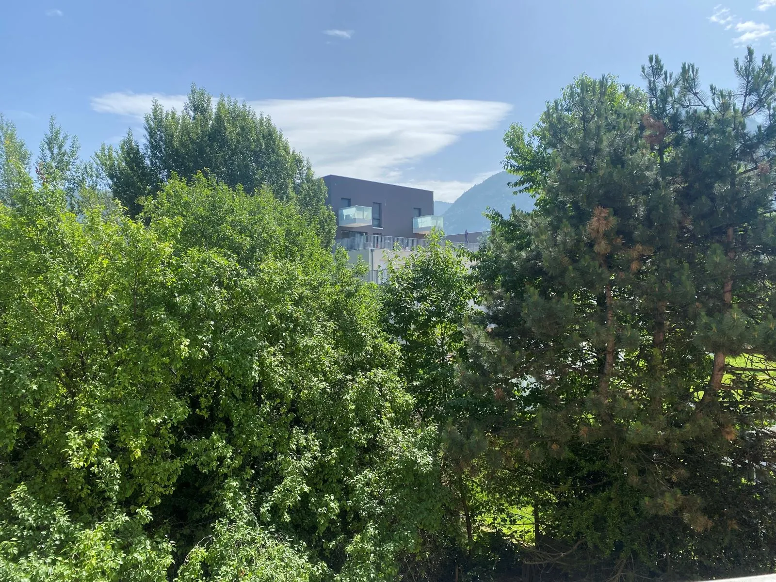 Appartement T2 à Cluses avec balcon, cave et parking - Investissement idéal 