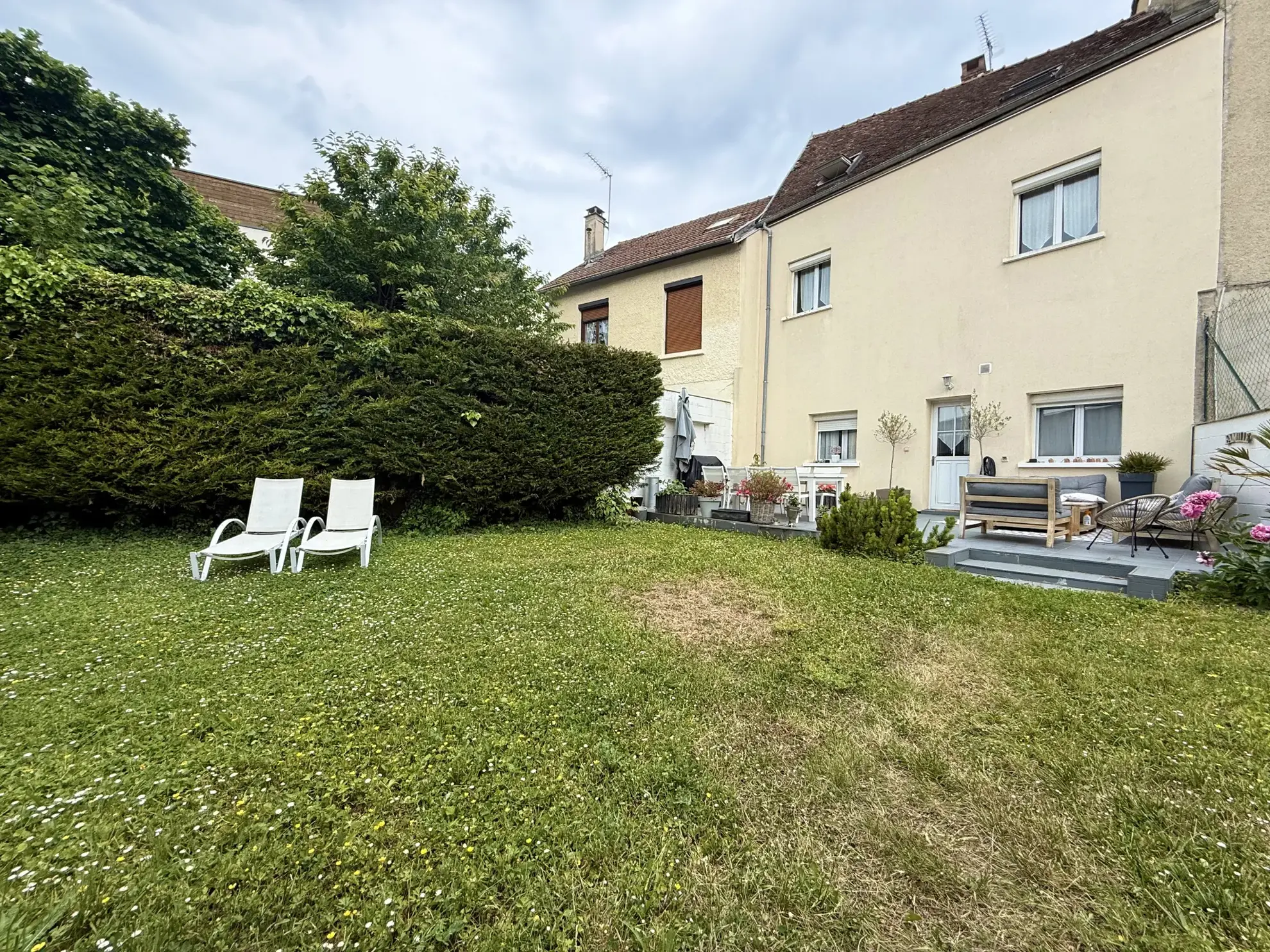 Maison chaleureuse de 99m² avec jardin à Troyes proche du centre-ville 
