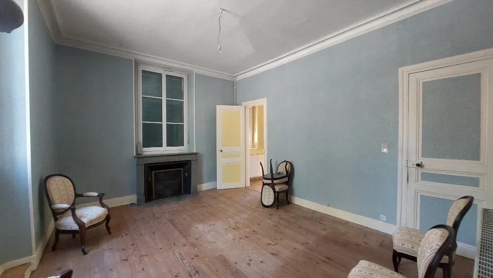 Maison de maître à Tarbes avec grand terrain, cuisine indépendante et potentiel de rénovation 