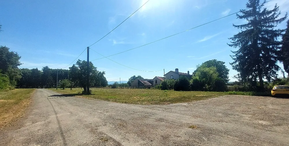 Maison de maître à Tarbes avec grand terrain, cuisine indépendante et potentiel de rénovation 