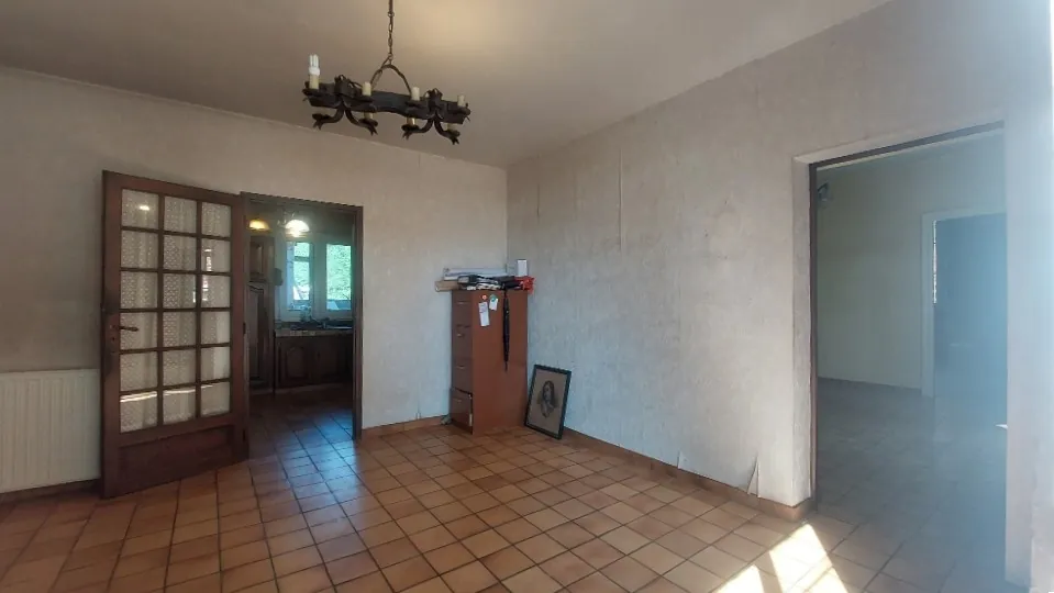 Maison de maître à Tarbes avec grand terrain, cuisine indépendante et potentiel de rénovation 