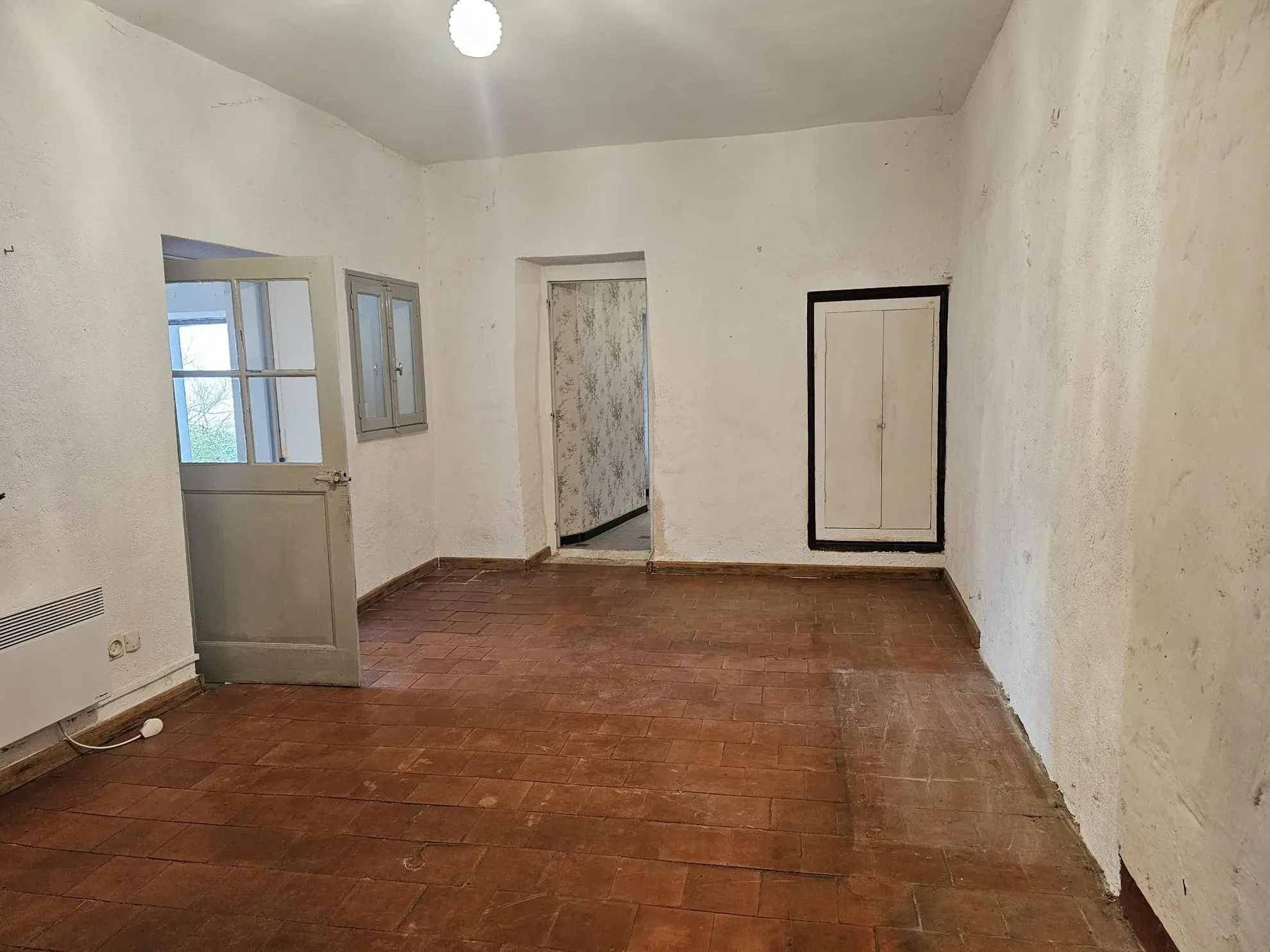 Maison de village en pierres avec deux appartements, jardin à Lanas 