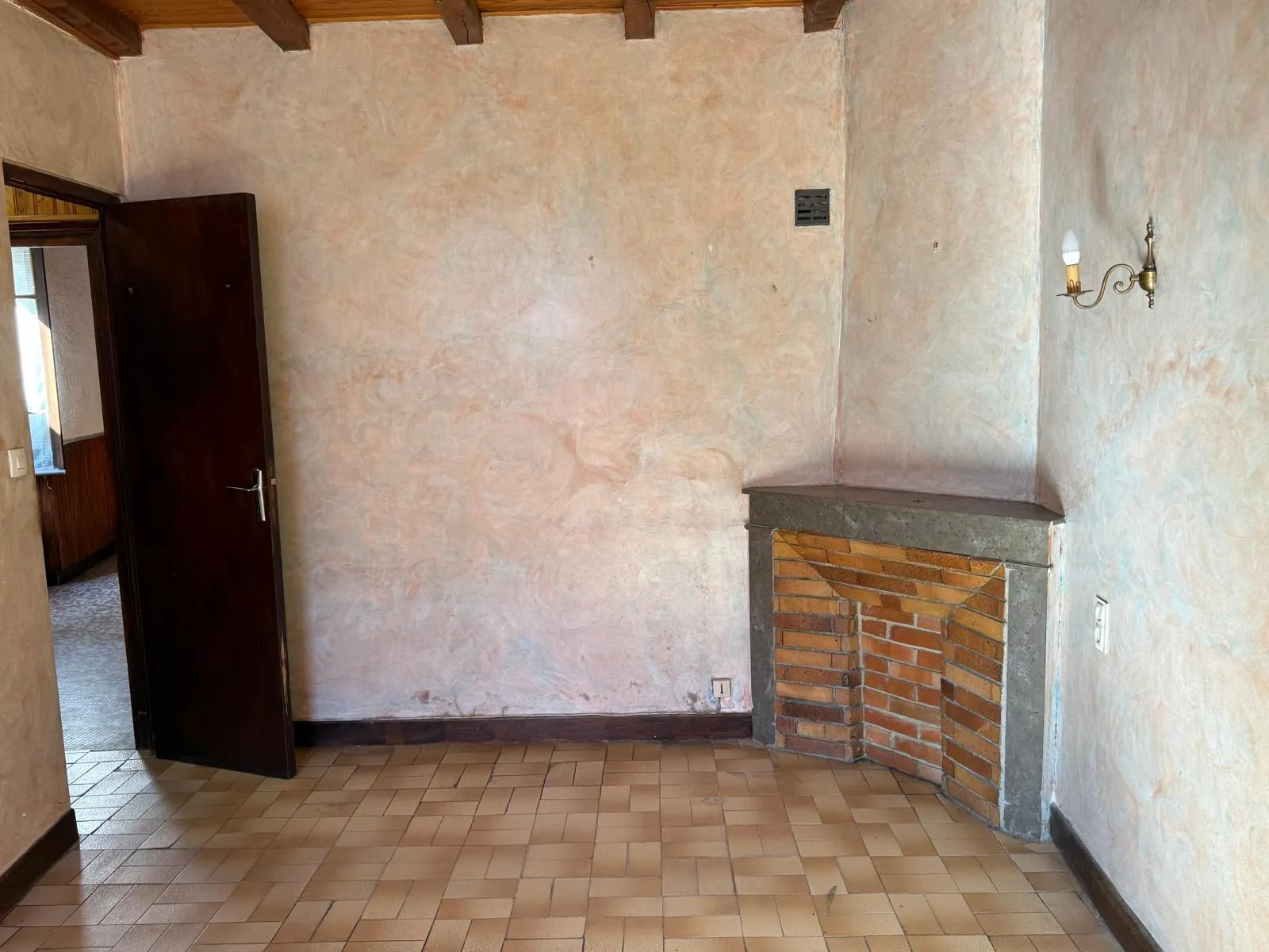 Maison de village en pierres avec deux appartements, jardin à Lanas 